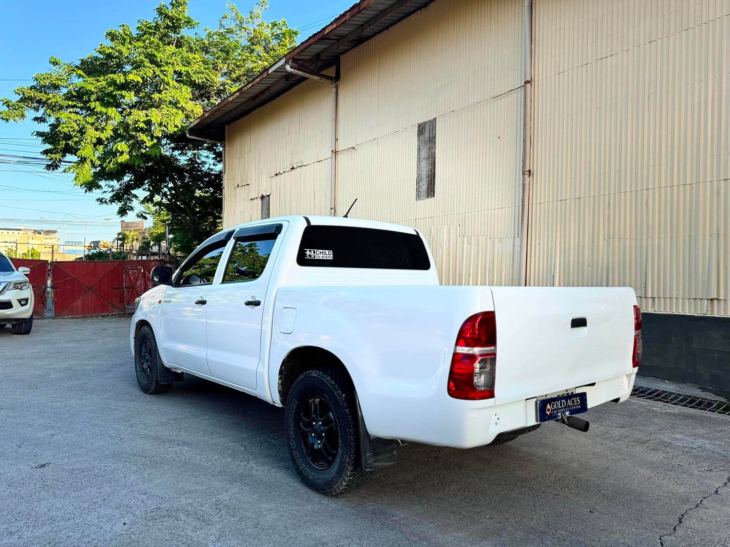 2014 TOYOTA HILUX J 2.5L MANUAL TRANSMISSION Gold Aces Car Display Center