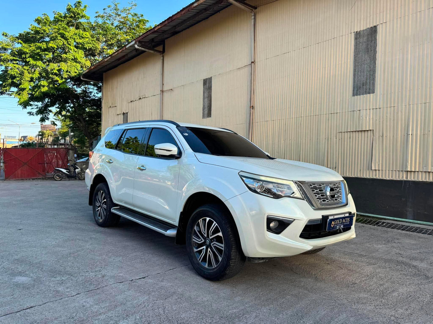 2019 NISSAN TERRA 2.5L VL 4X4 AUTOMATIC TRANSMISSION Gold Aces Car Display Center
