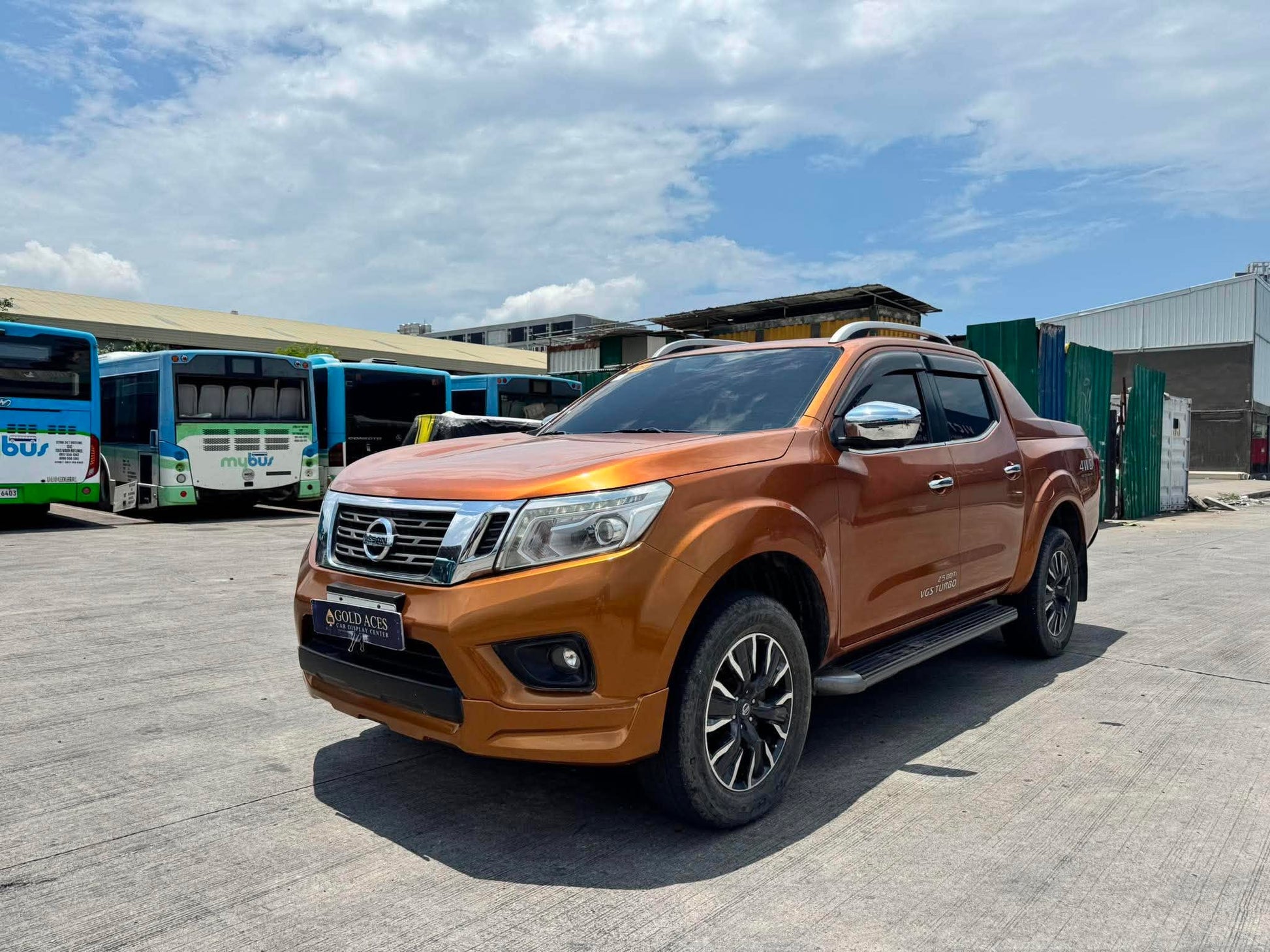 2018 NISSAN NAVARA VL 2.5L 4X4 AUTOMATIC TRANSMISSION Gold Aces Car Display Center