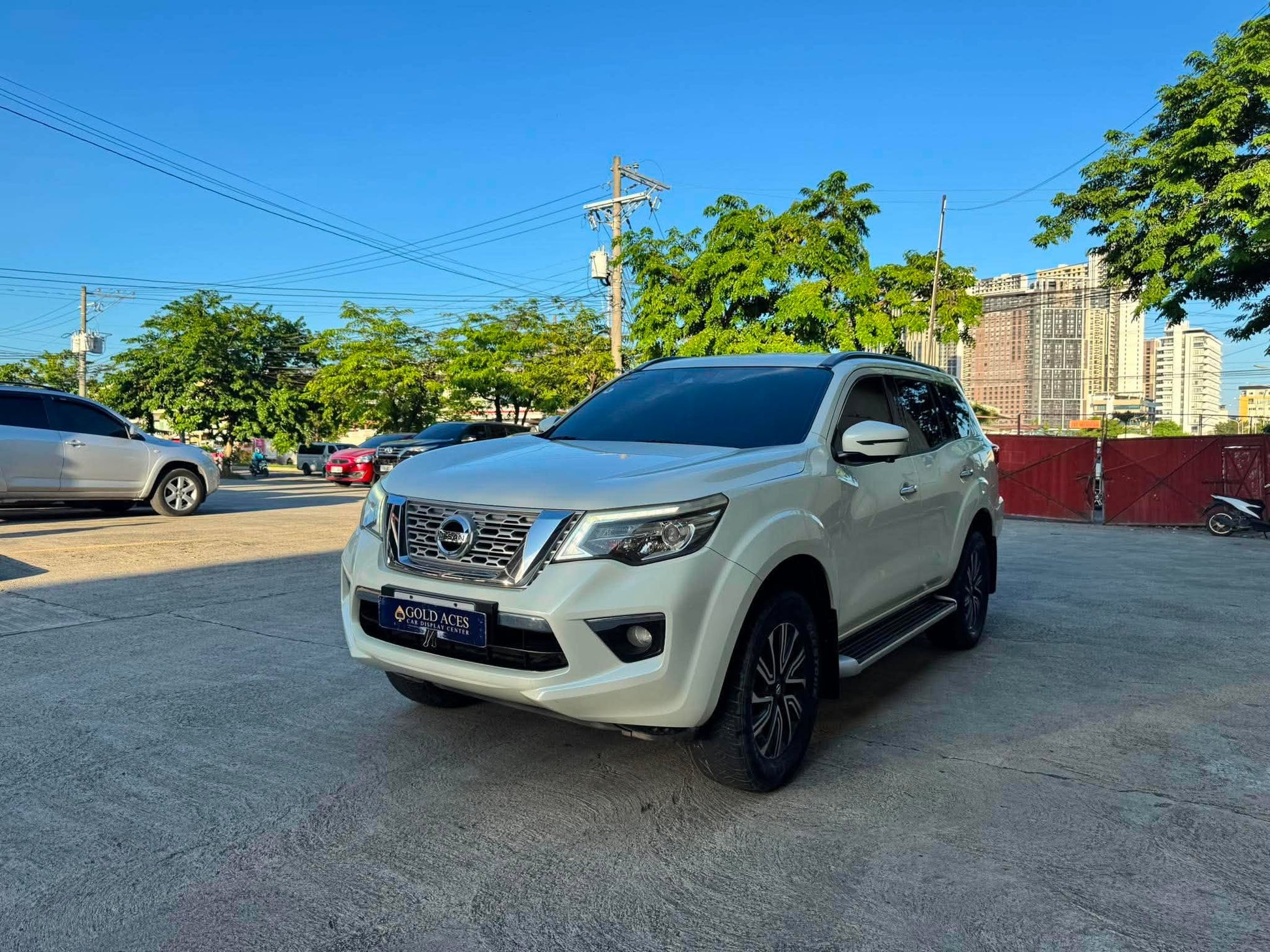 2019 NISSAN TERRA 2.5L VL 4X4 AUTOMATIC TRANSMISSION Gold Aces Car Display Center