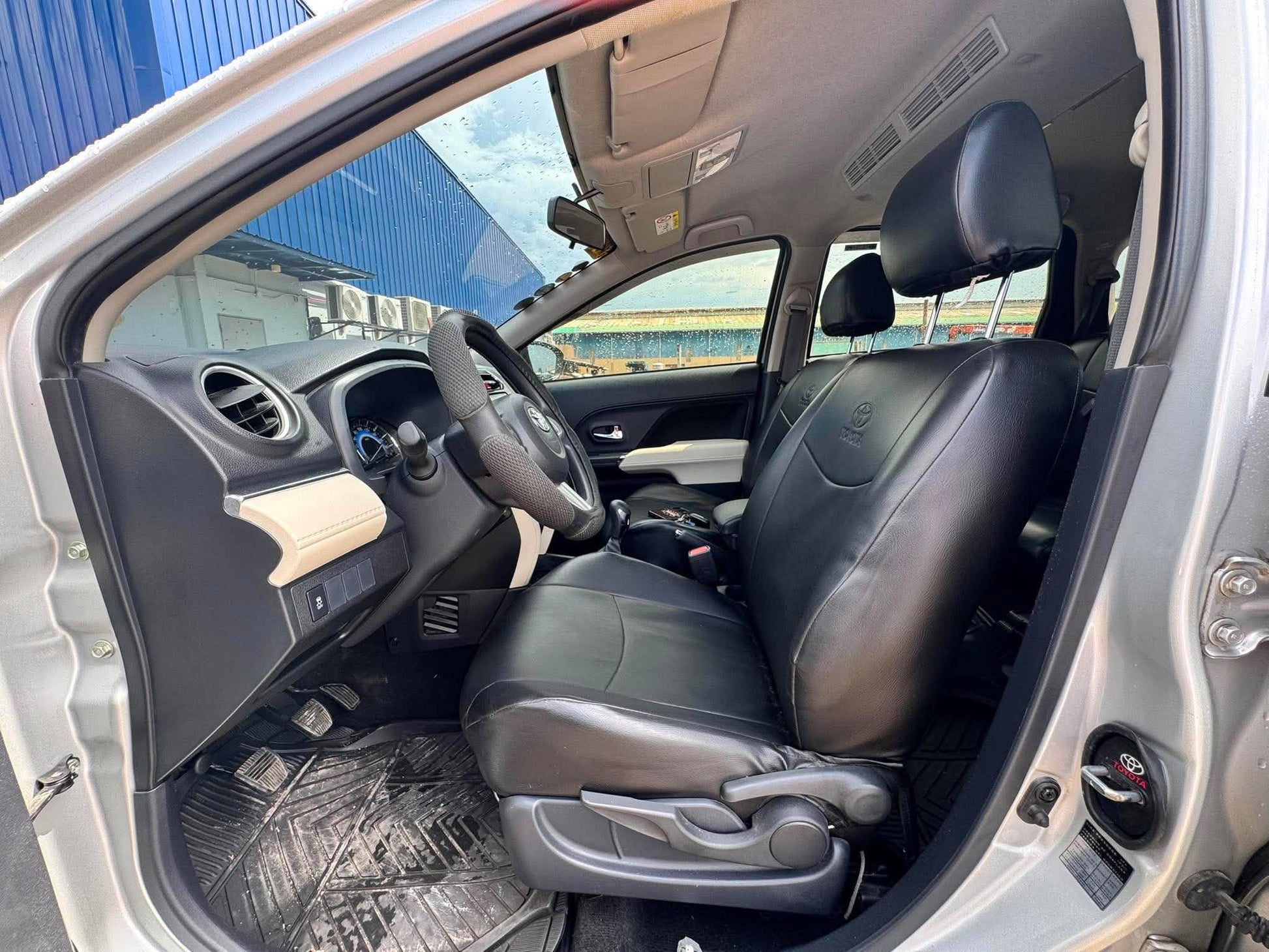 2023 TOYOTA RUSH 1.5L E MANUAL TRANSMISSION (15TKMS ONLY!) Gold Aces Car Display Center
