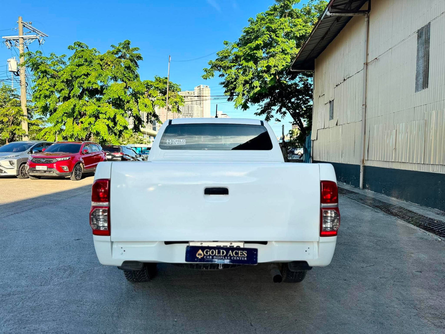 2014 TOYOTA HILUX J 2.5L MANUAL TRANSMISSION Gold Aces Car Display Center