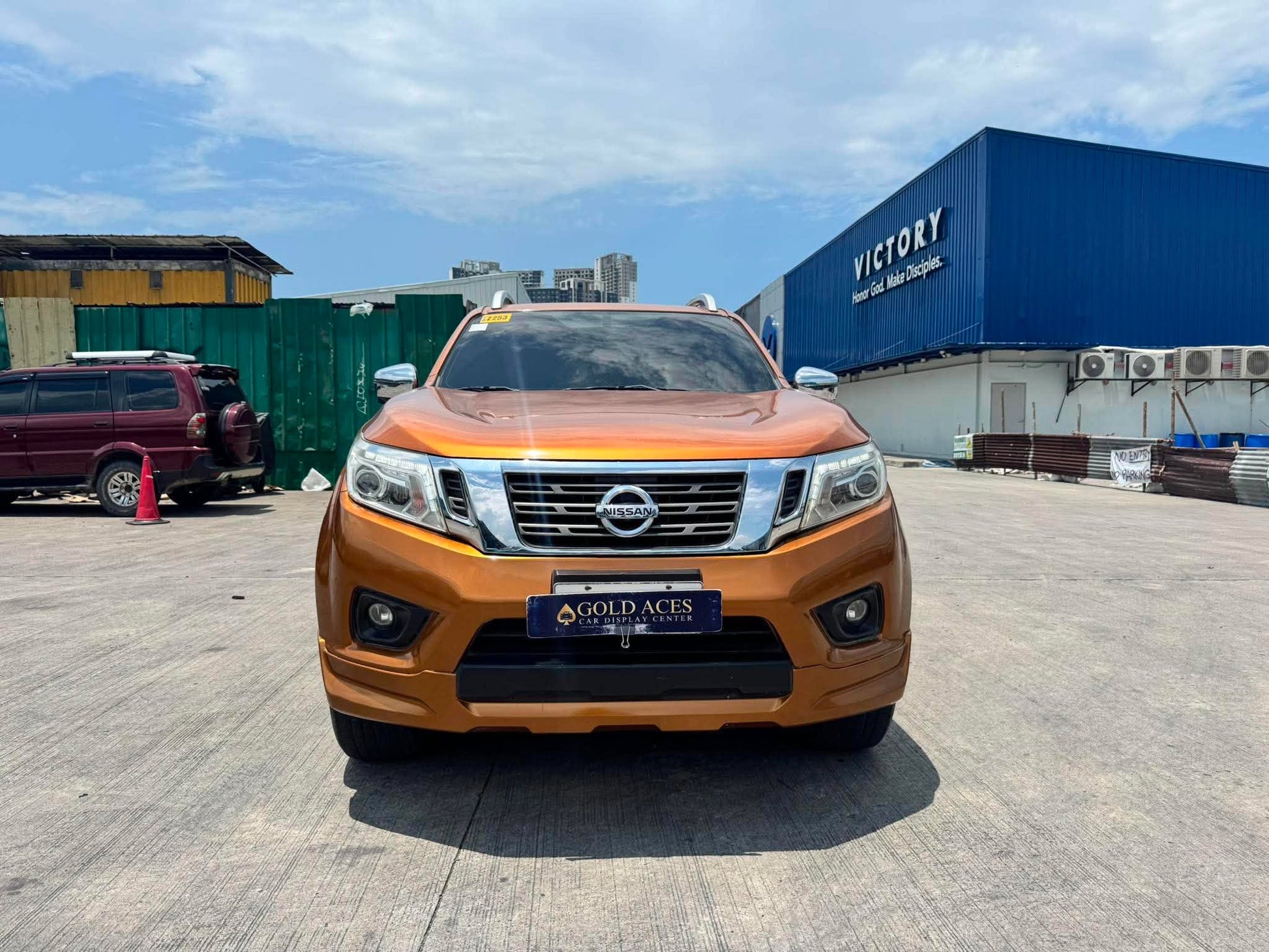 2018 NISSAN NAVARA VL 2.5L 4X4 AUTOMATIC TRANSMISSION Gold Aces Car Display Center