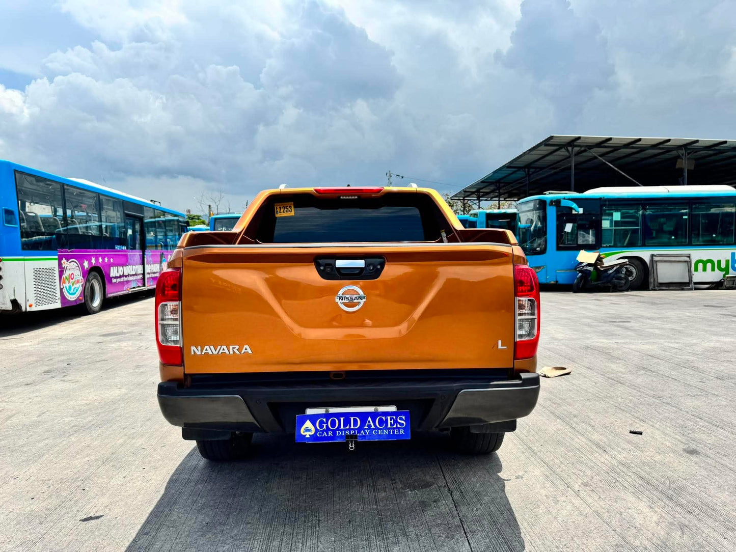 2018 NISSAN NAVARA VL 2.5L 4X4 AUTOMATIC TRANSMISSION Gold Aces Car Display Center