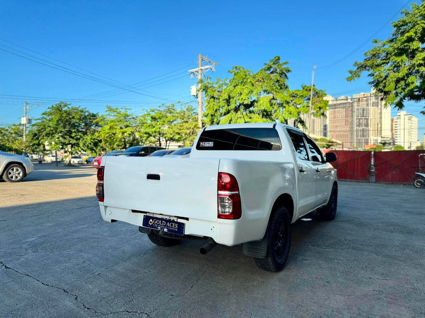2014 TOYOTA HILUX J 2.5L MANUAL TRANSMISSION Gold Aces Car Display Center