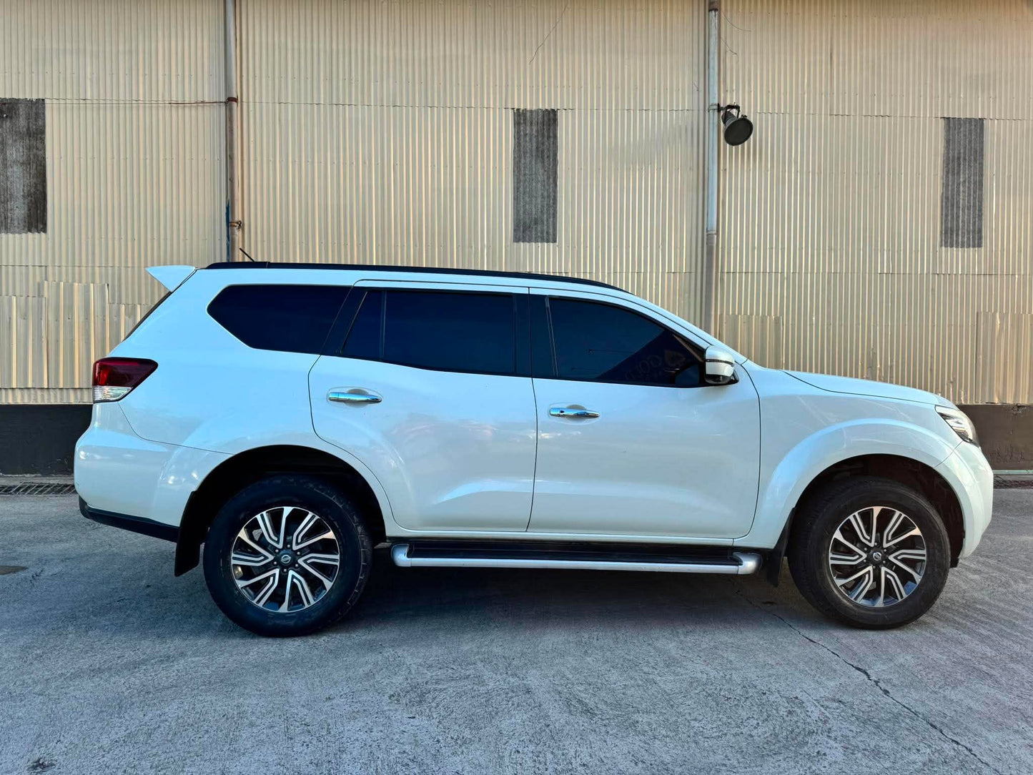 2019 NISSAN TERRA 2.5L VL 4X4 AUTOMATIC TRANSMISSION Gold Aces Car Display Center