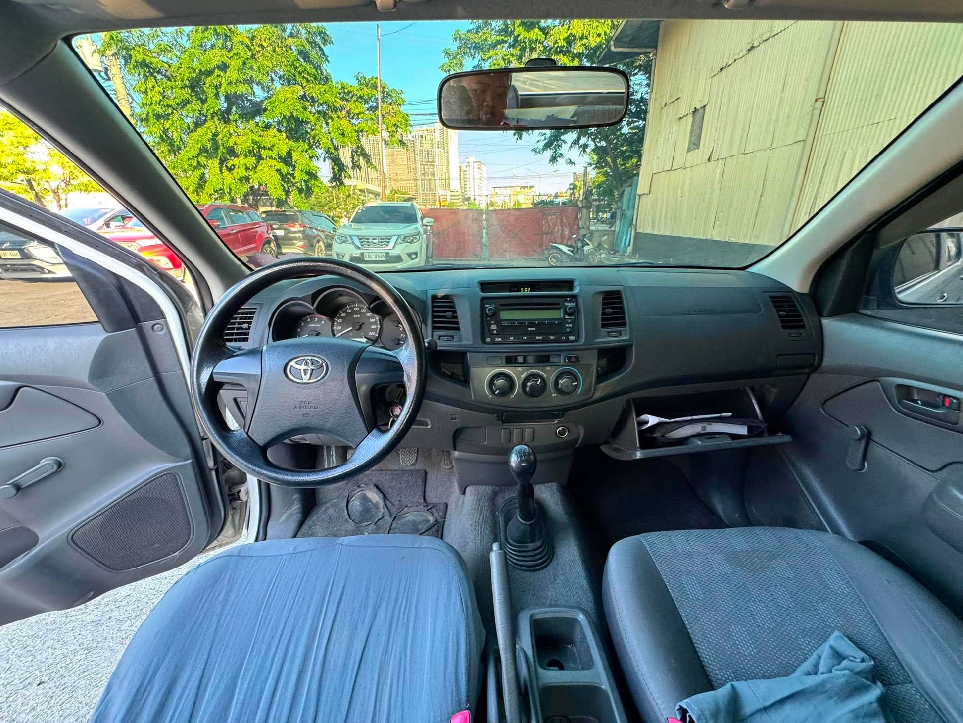 2014 TOYOTA HILUX J 2.5L MANUAL TRANSMISSION Gold Aces Car Display Center