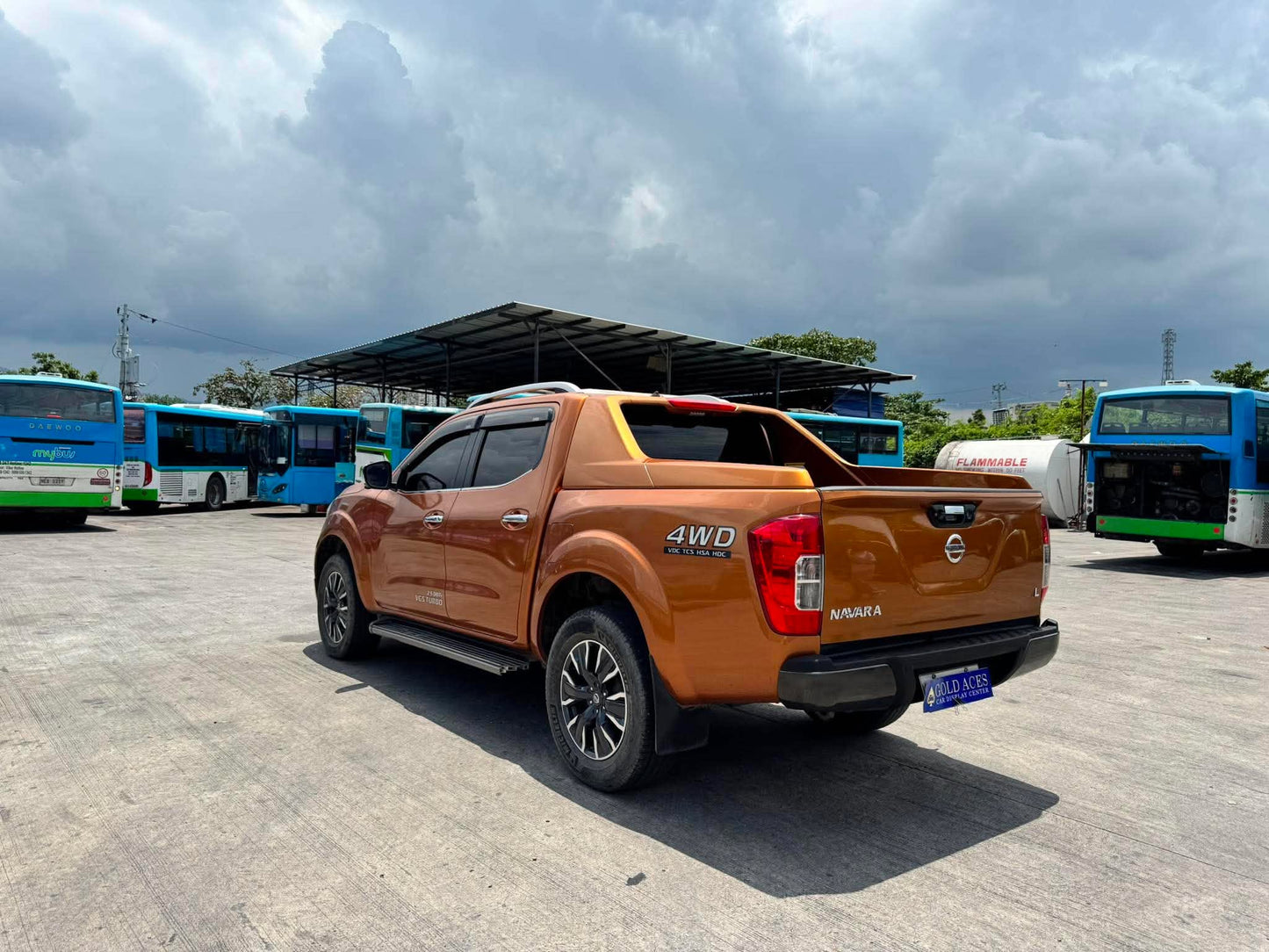 2018 NISSAN NAVARA VL 2.5L 4X4 AUTOMATIC TRANSMISSION Gold Aces Car Display Center