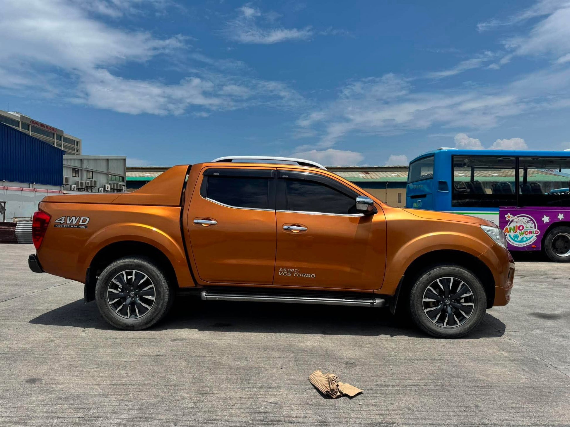 2018 NISSAN NAVARA VL 2.5L 4X4 AUTOMATIC TRANSMISSION Gold Aces Car Display Center