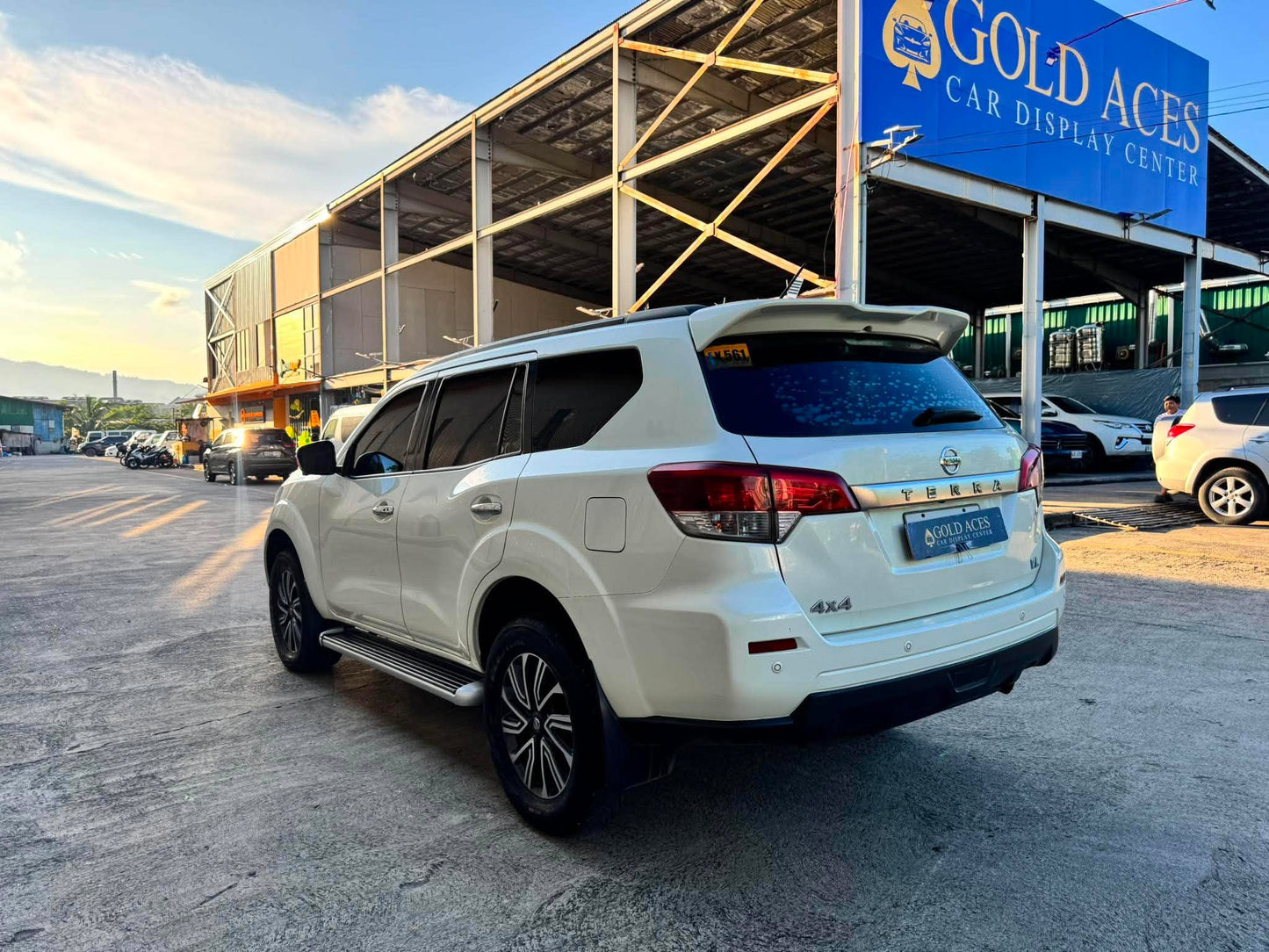 2019 NISSAN TERRA 2.5L VL 4X4 AUTOMATIC TRANSMISSION Gold Aces Car Display Center