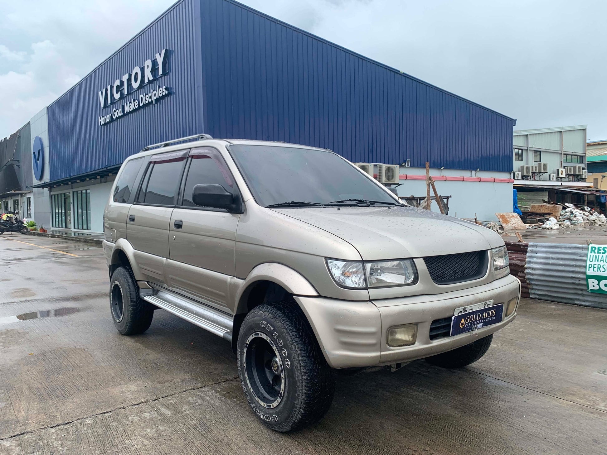 2003 ISUZU CROSSWIND 2.5L Diesel Engine AUTOMATIC TRANSMISSION Gold Aces Car Display Center