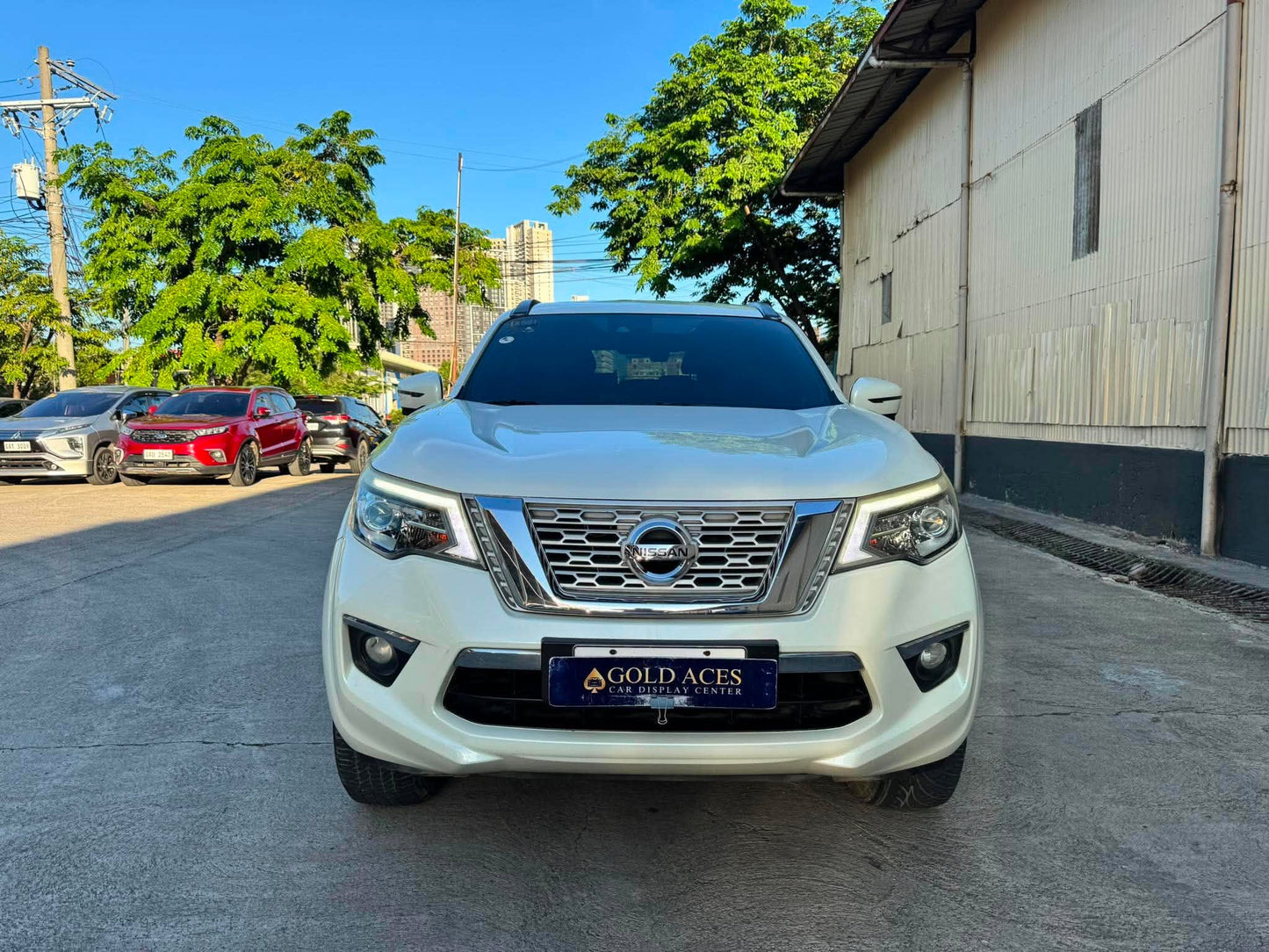 2019 NISSAN TERRA 2.5L VL 4X4 AUTOMATIC TRANSMISSION Gold Aces Car Display Center