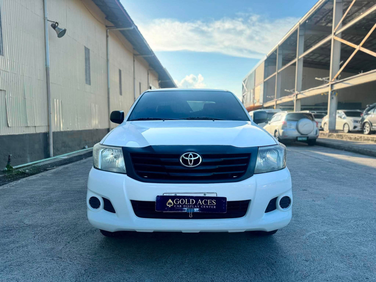2014 TOYOTA HILUX J 2.5L MANUAL TRANSMISSION Gold Aces Car Display Center
