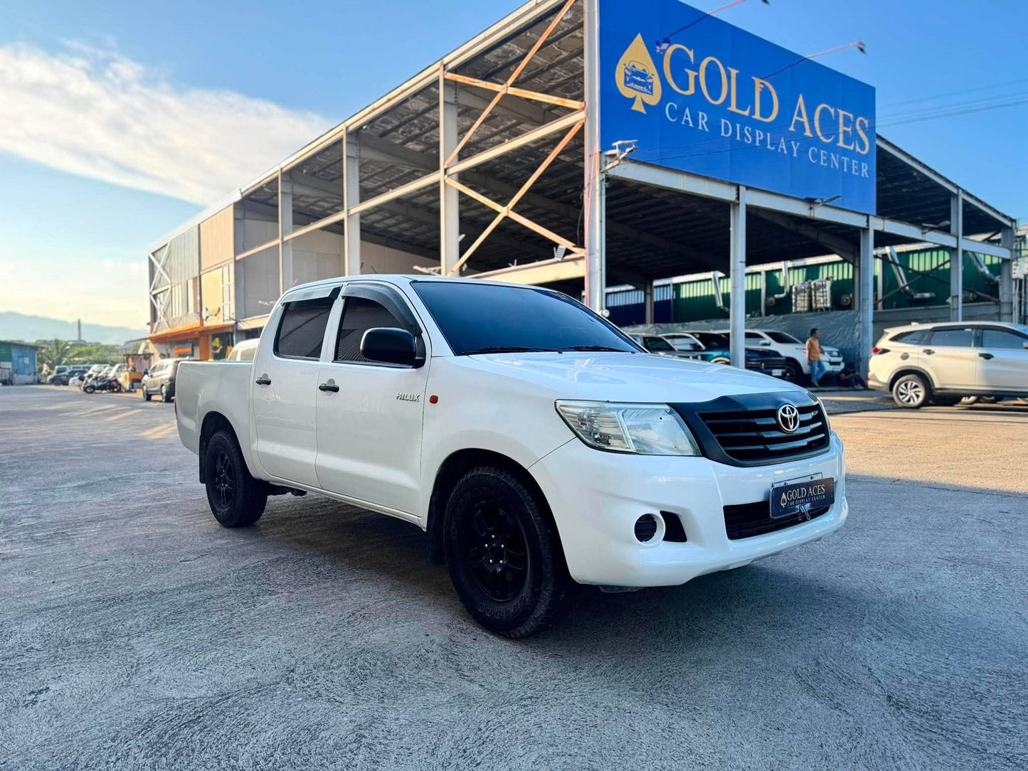 2014 TOYOTA HILUX J 2.5L MANUAL TRANSMISSION Gold Aces Car Display Center