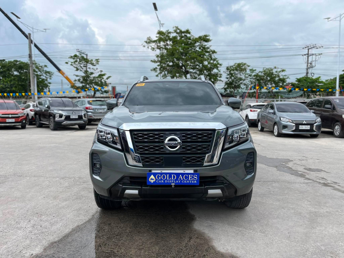 2022 NISSAN NAVARA VL 2.5L 4X2 AUTOMATIC TRANSMISSION Gold Aces Car Display Center