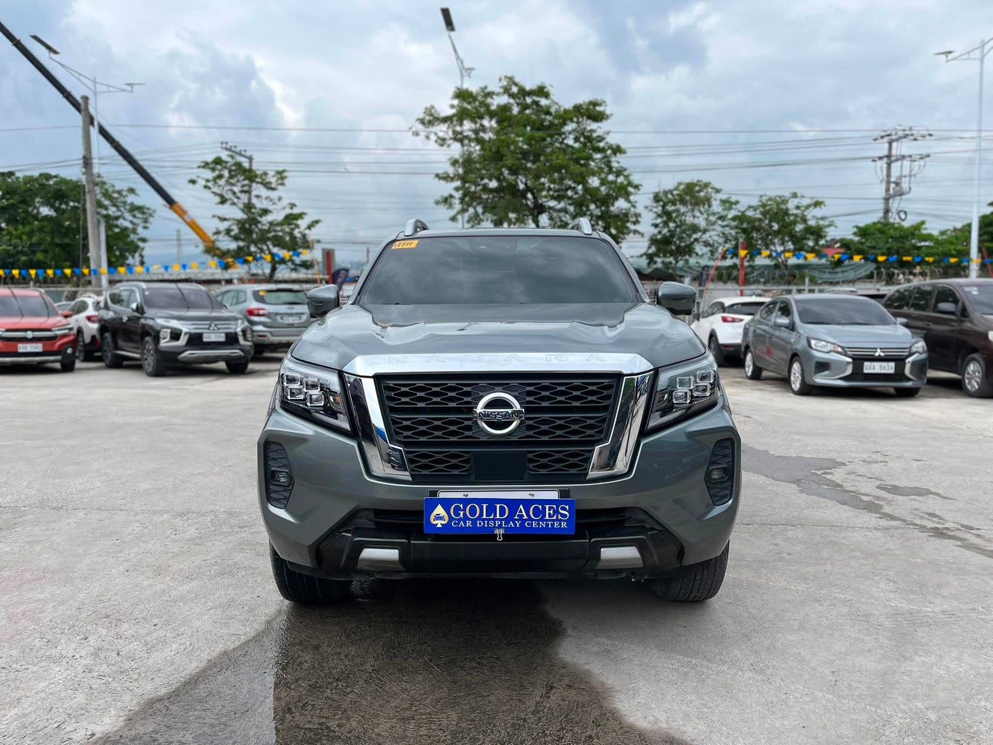2022 NISSAN NAVARA VL 2.5L 4X2 AUTOMATIC TRANSMISSION Gold Aces Car Display Center