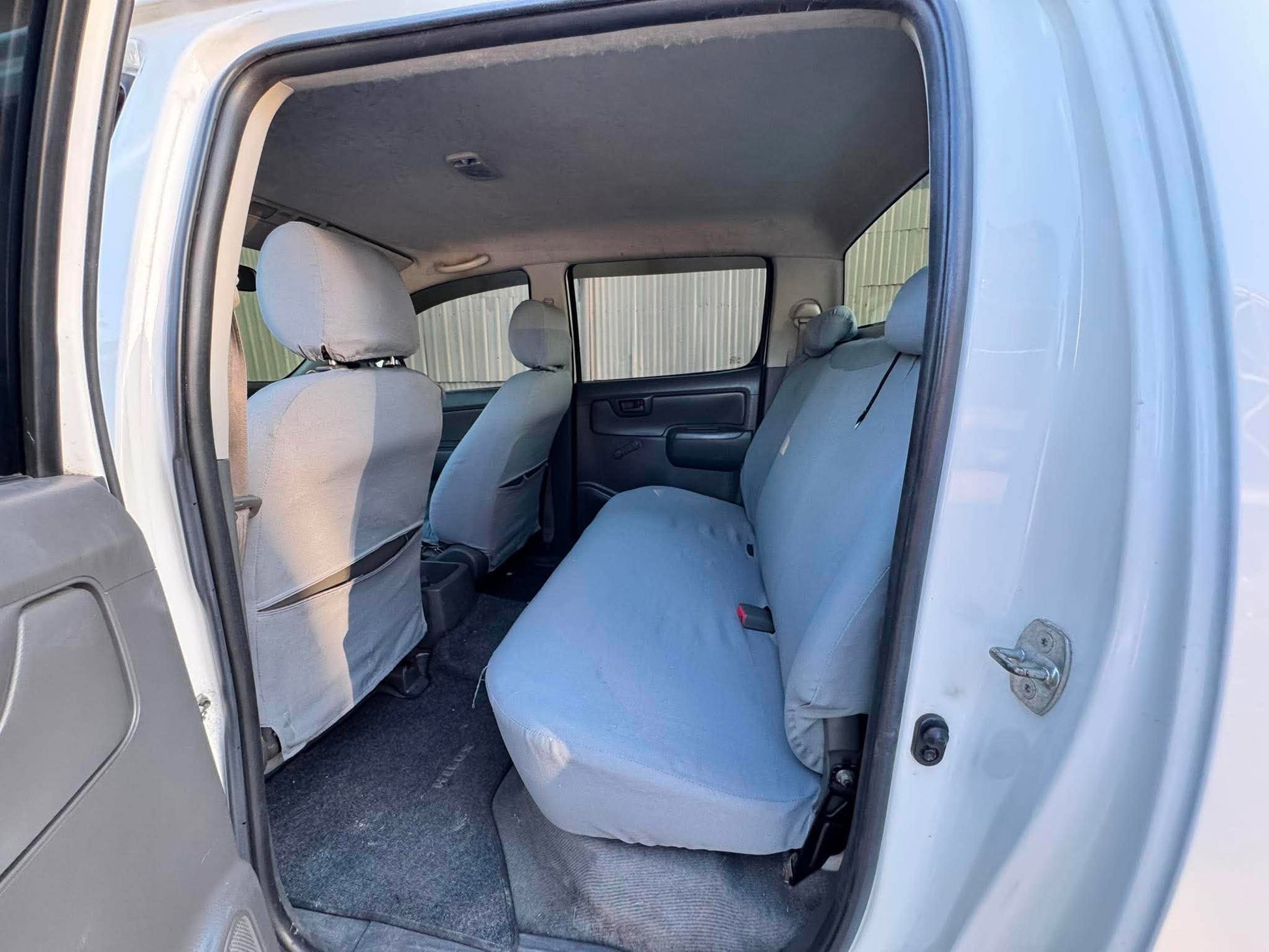 2014 TOYOTA HILUX J 2.5L MANUAL TRANSMISSION Gold Aces Car Display Center