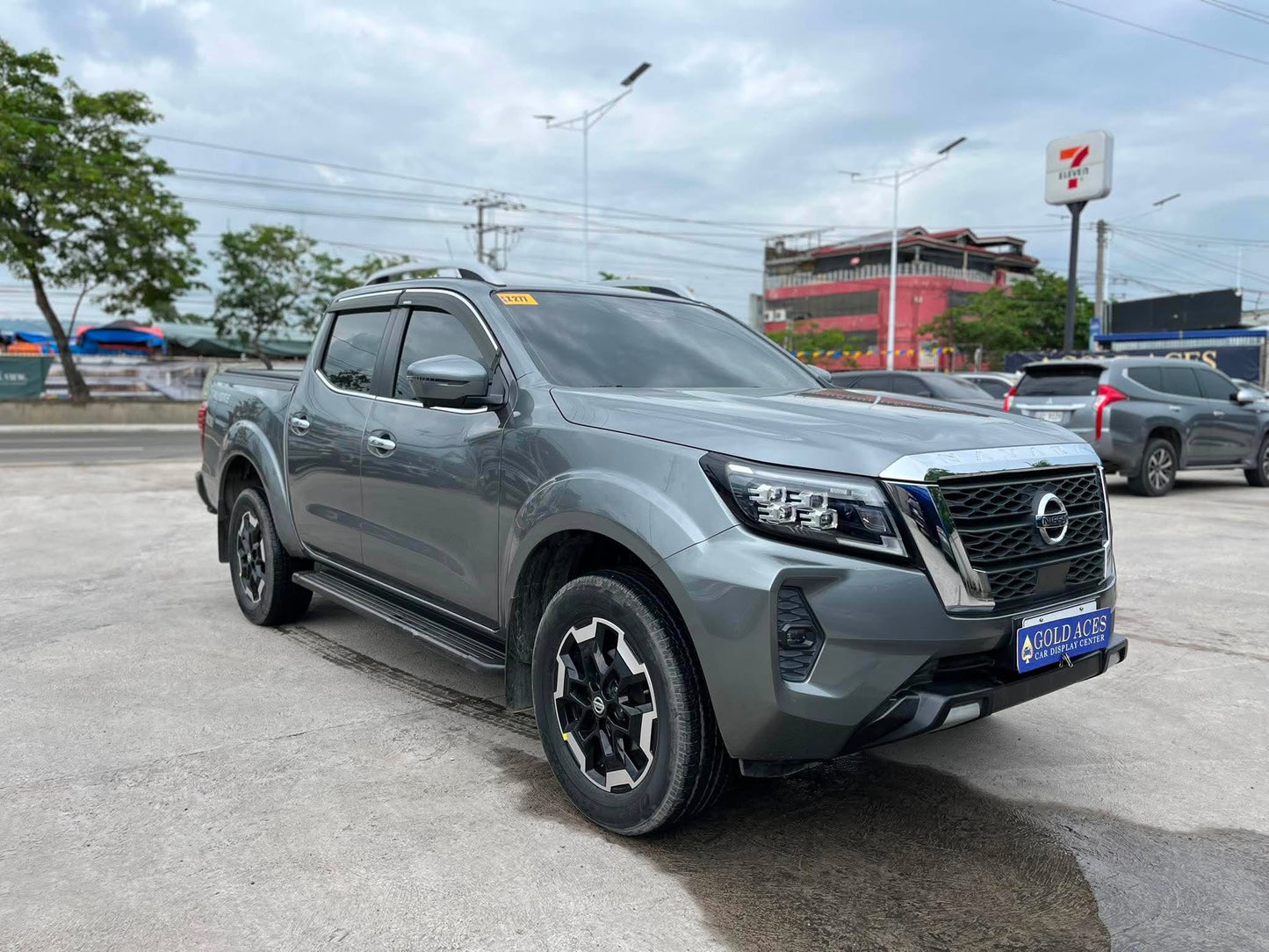 2022 NISSAN NAVARA VL 2.5L 4X2 AUTOMATIC TRANSMISSION Gold Aces Car Display Center