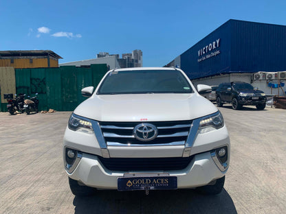 2017 TOYOTA FORTUNER V 2.4L 4X2 AUTOMATIC TRANSMISSION Gold Aces Car Display Center