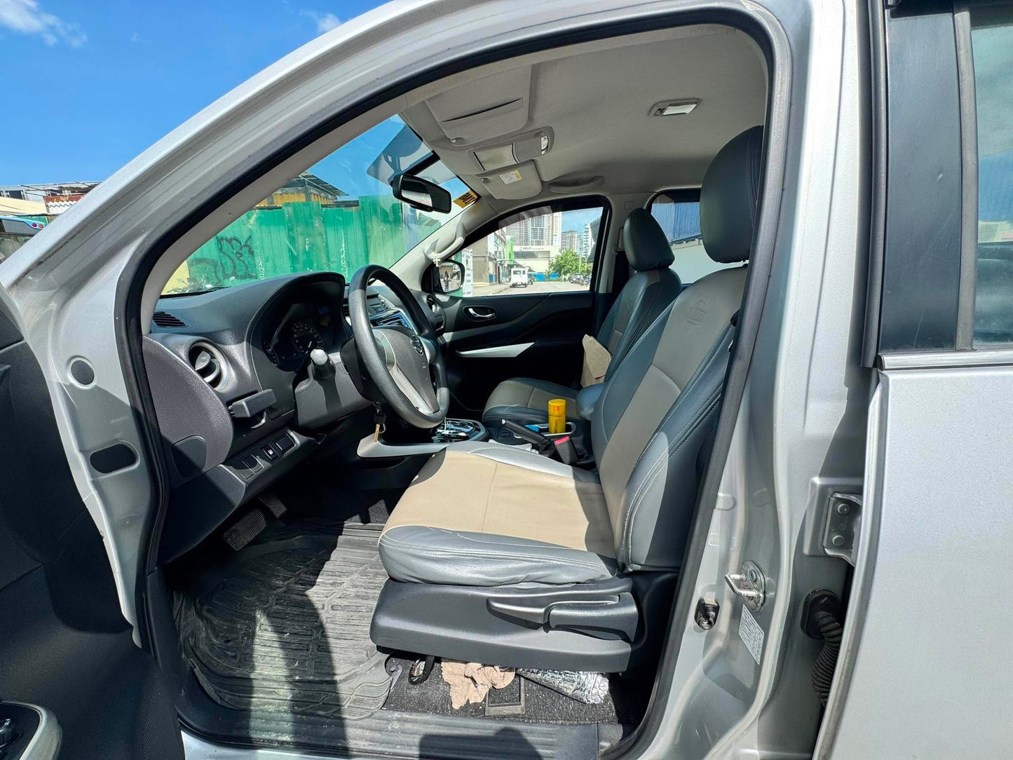 2019 NISSAN NAVARA 2.5L 4X2 EL AUTOMATIC TRANSMISSION Gold Aces Car Display Center