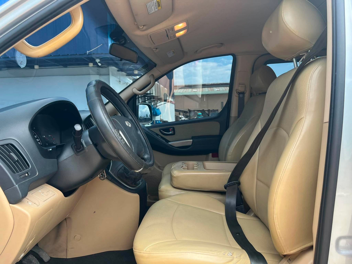 2016 HYUNDAI GRAND STAREX GL 2.5L MANUAL TRANSMISSION Gold Aces Car Display Center