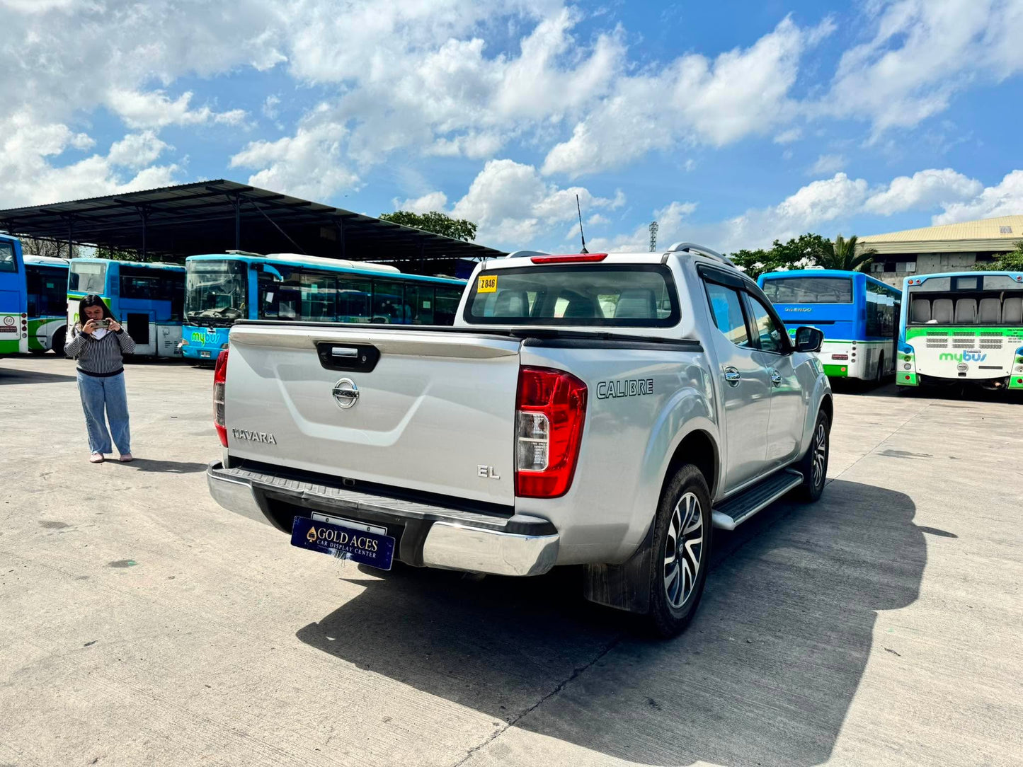 2019 NISSAN NAVARA 2.5L 4X2 EL AUTOMATIC TRANSMISSION Gold Aces Car Display Center