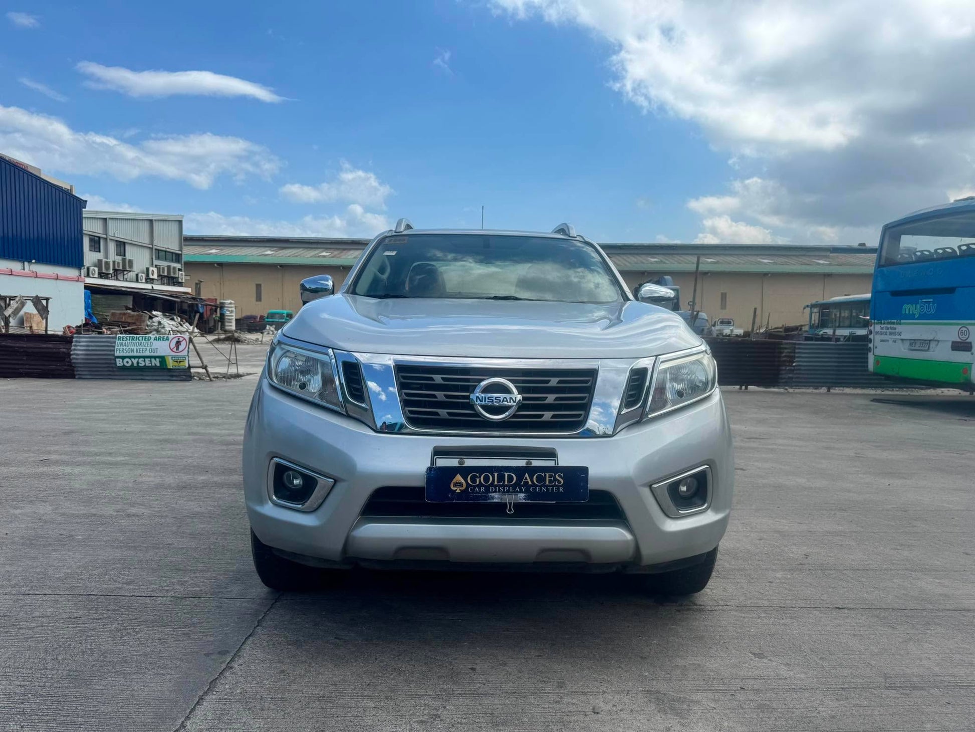 2019 NISSAN NAVARA 2.5L 4X2 EL AUTOMATIC TRANSMISSION Gold Aces Car Display Center