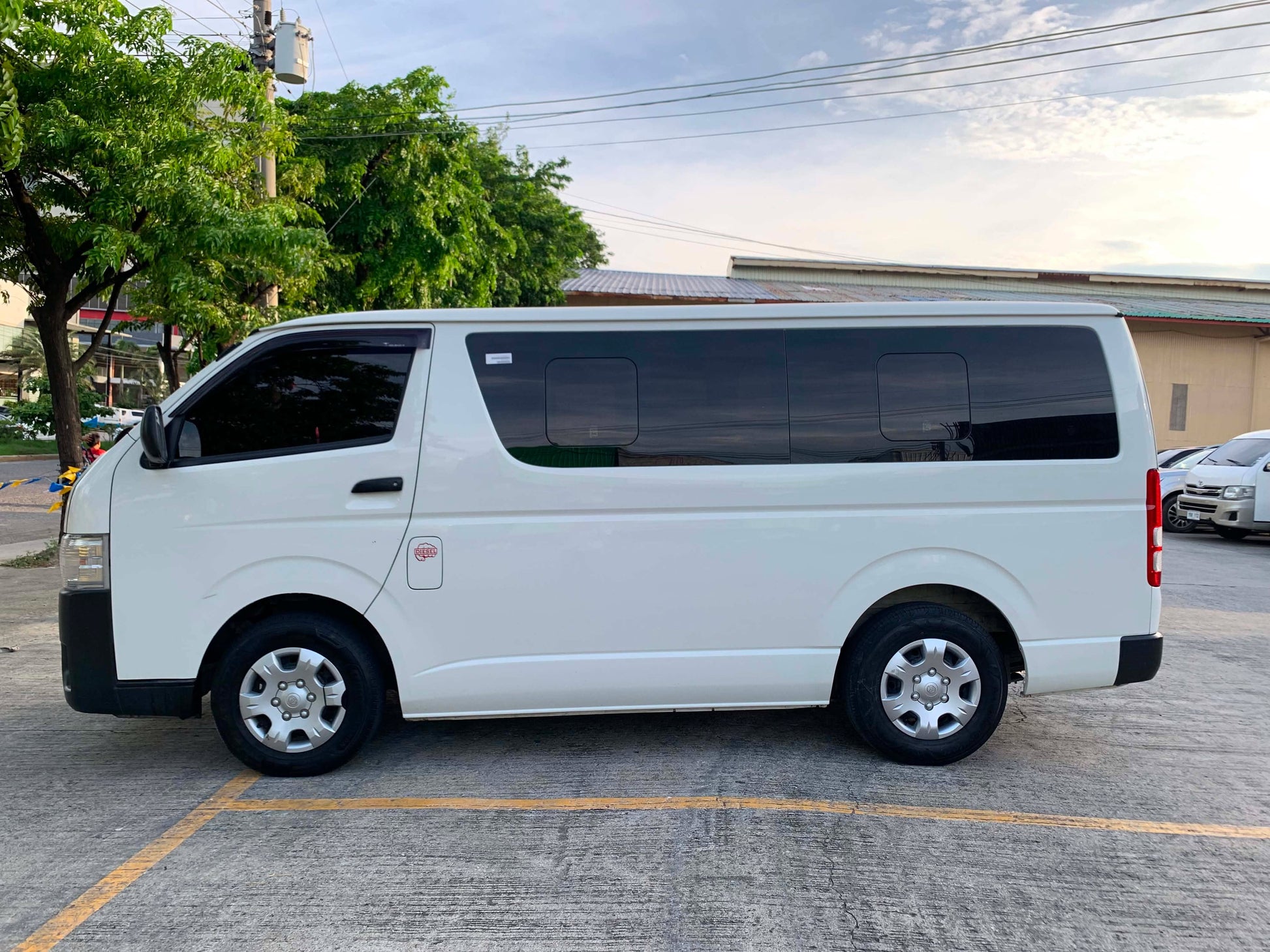 NEW ARRIVAL! 2017 TOYOTA HIACE COMMUTER 3.0L MANUAL TRANSMISSION Gold Aces Car Display Center
