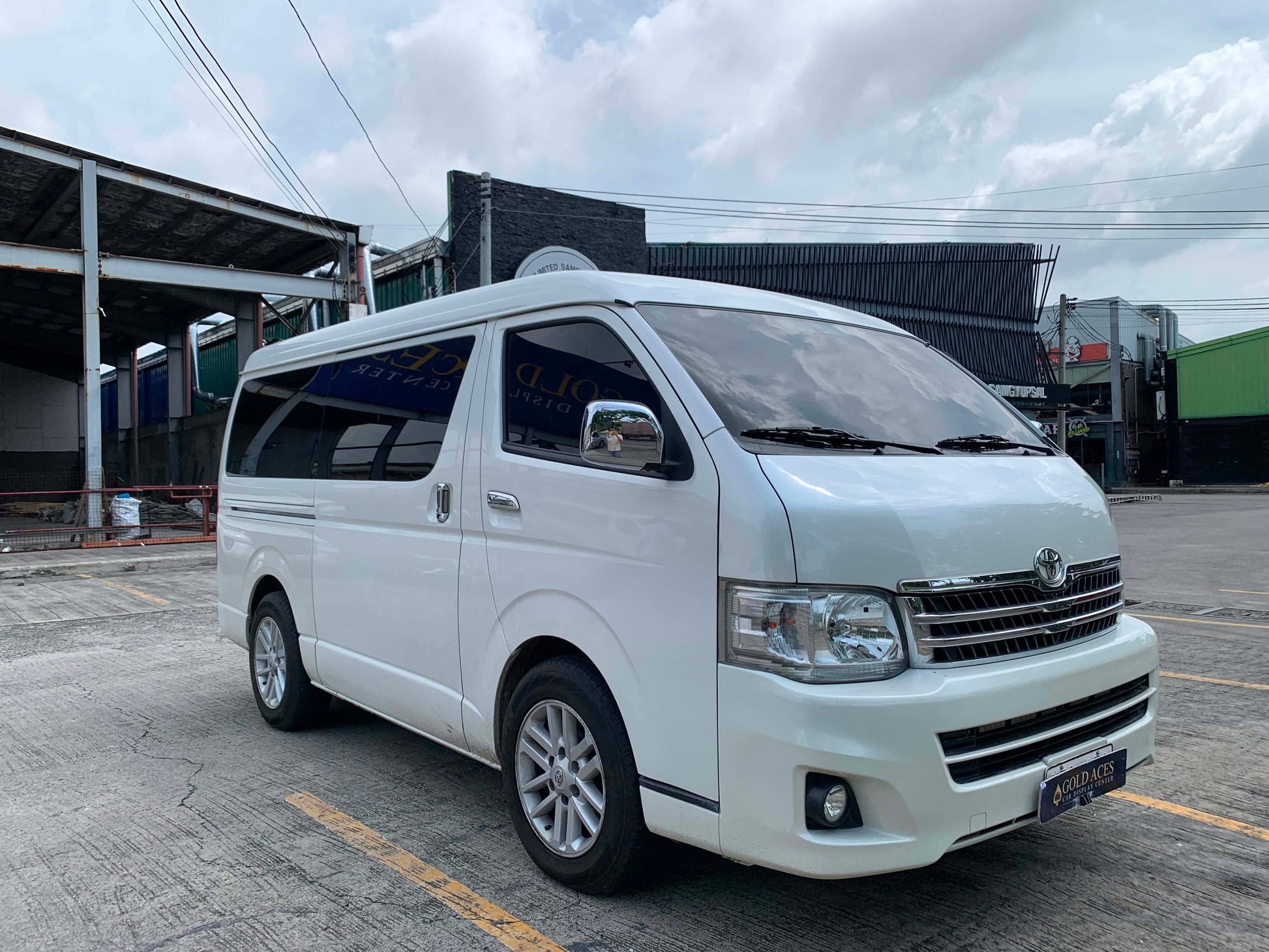 2013 TOYOTA HIACE SUPER GRANDIA 2.8L DSL AUTOMATIC TRANSMISSION Gold Aces Car Display Center