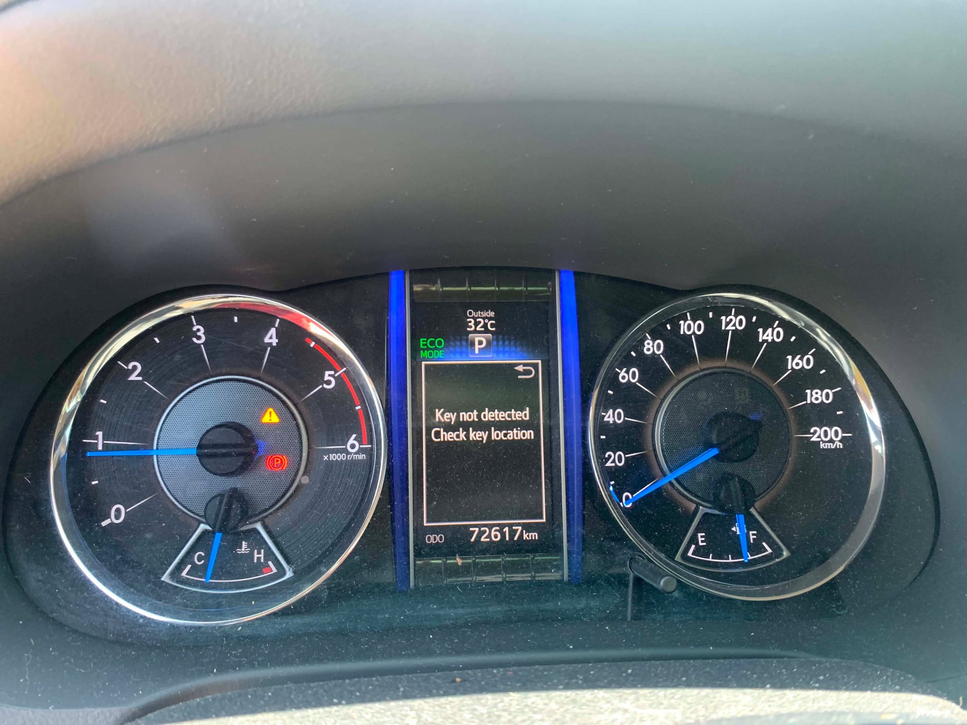 2017 TOYOTA FORTUNER V 2.4L 4X2 AUTOMATIC TRANSMISSION Gold Aces Car Display Center