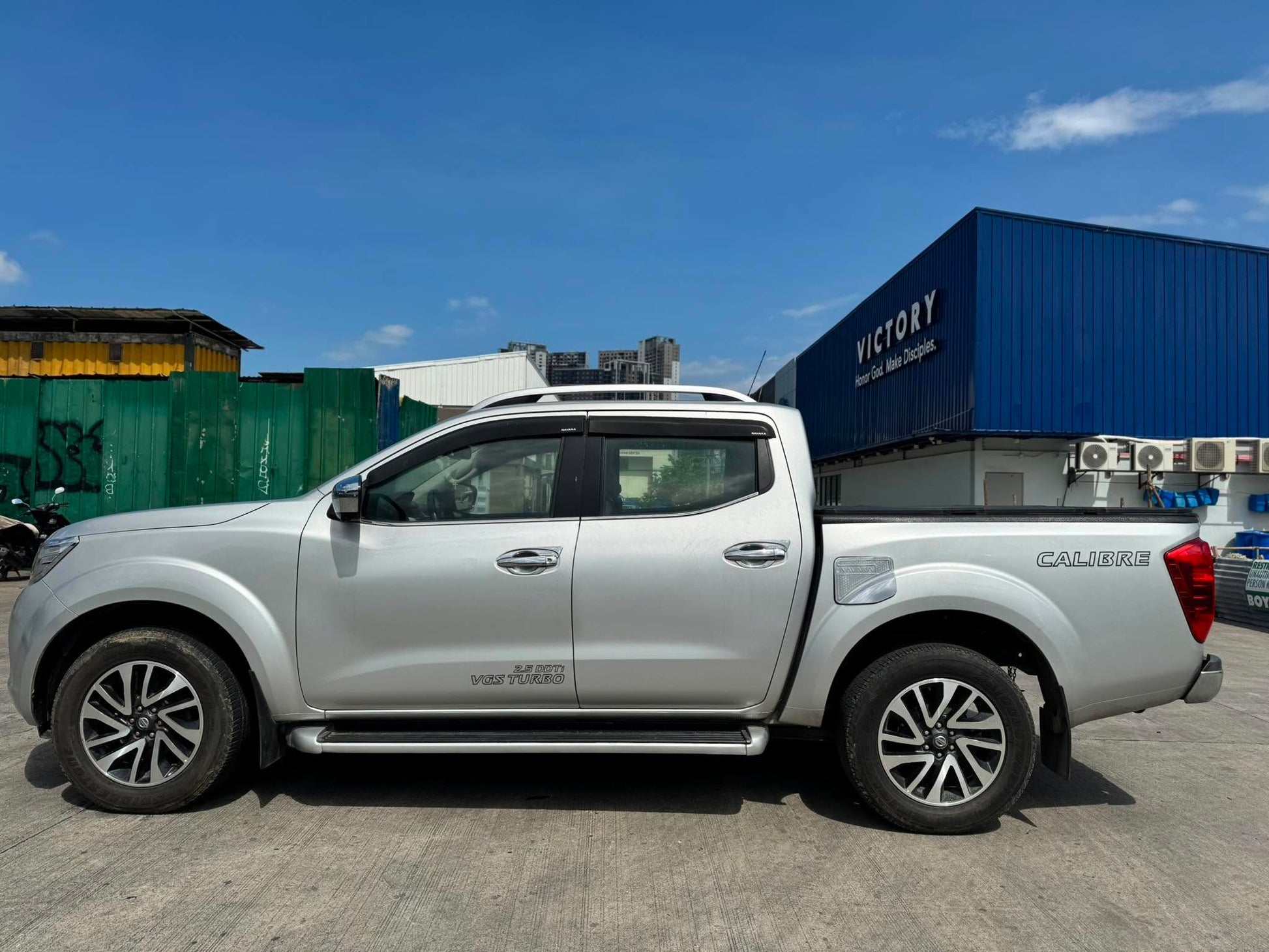 2019 NISSAN NAVARA 2.5L 4X2 EL AUTOMATIC TRANSMISSION Gold Aces Car Display Center