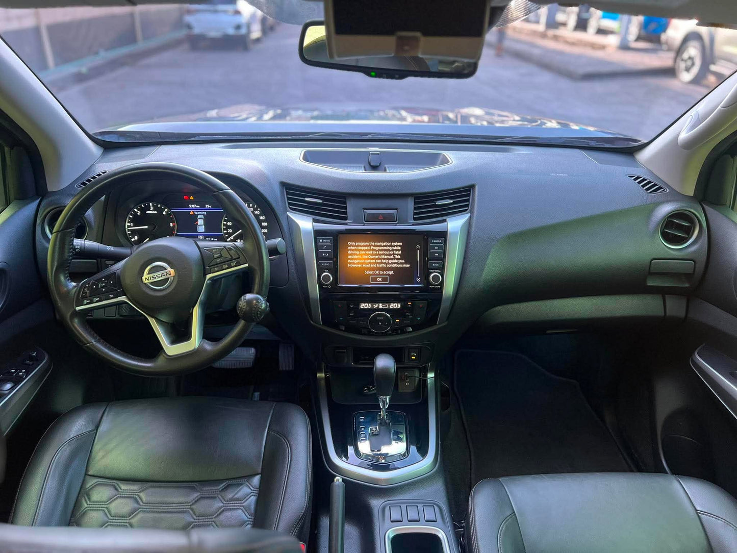 2021 NISSAN NAVARA VL 2.5L 4X2 AUTOMATIC TRANSMISSION Gold Aces Car Display Center