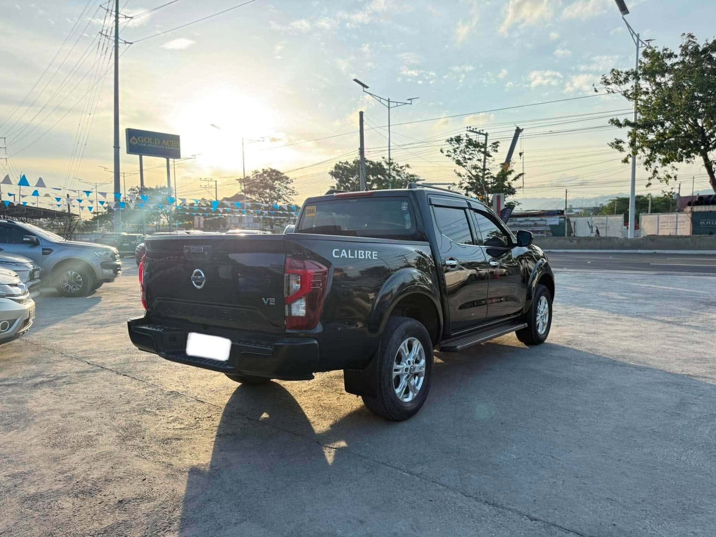 2022 NISSAN NAVARA 2.5L 4X2 VE AUTOMATIC TRANSMISSION Gold Aces Car Display Center