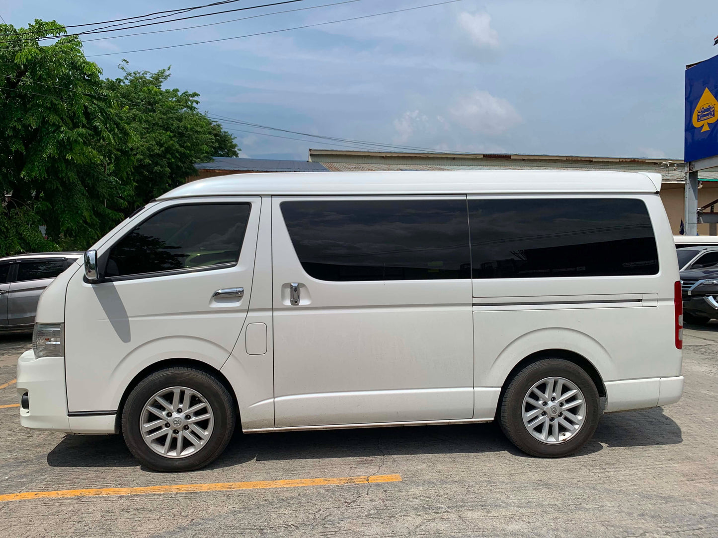 2013 TOYOTA HIACE SUPER GRANDIA 2.8L DSL AUTOMATIC TRANSMISSION Gold Aces Car Display Center