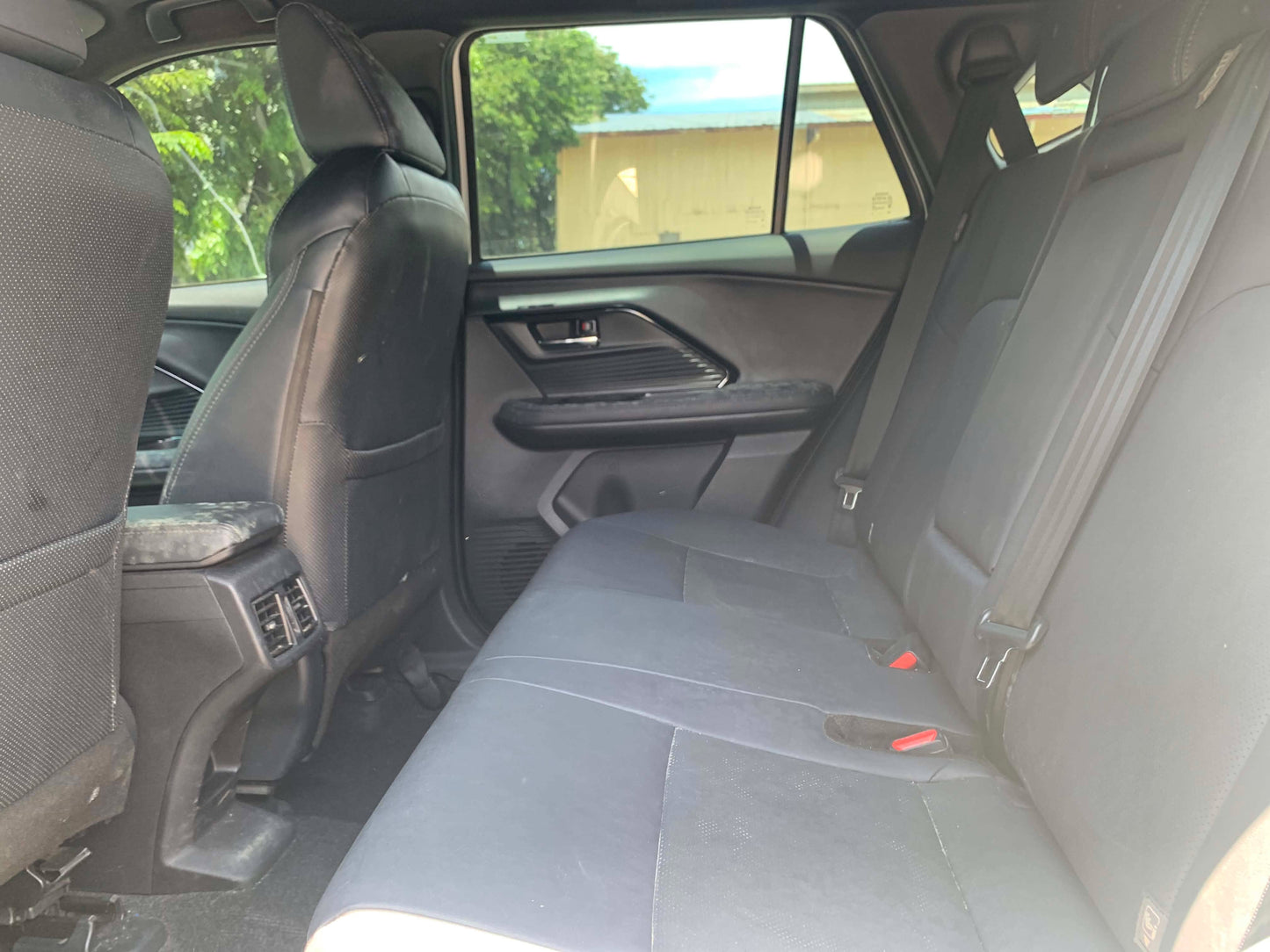 2025 TOYOTA YARIS CROSS S 1.5L HYBRID AUTOMATIC TRANSMISSION Gold Aces Car Display Center