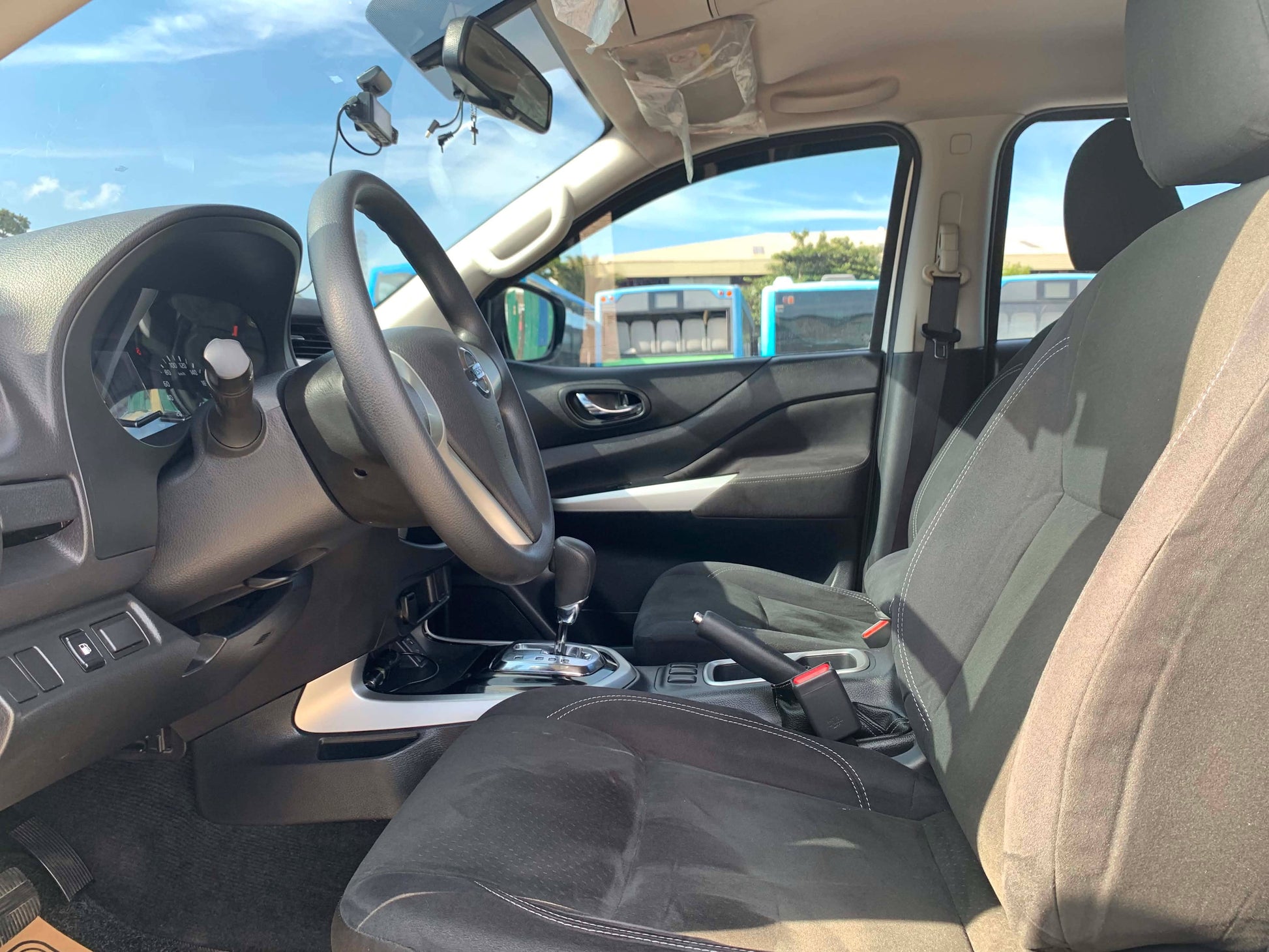2019 NISSAN NAVARA 2.5L 4X2 EL AUTOMATIC TRANSMISSION Gold Aces Car Display Center