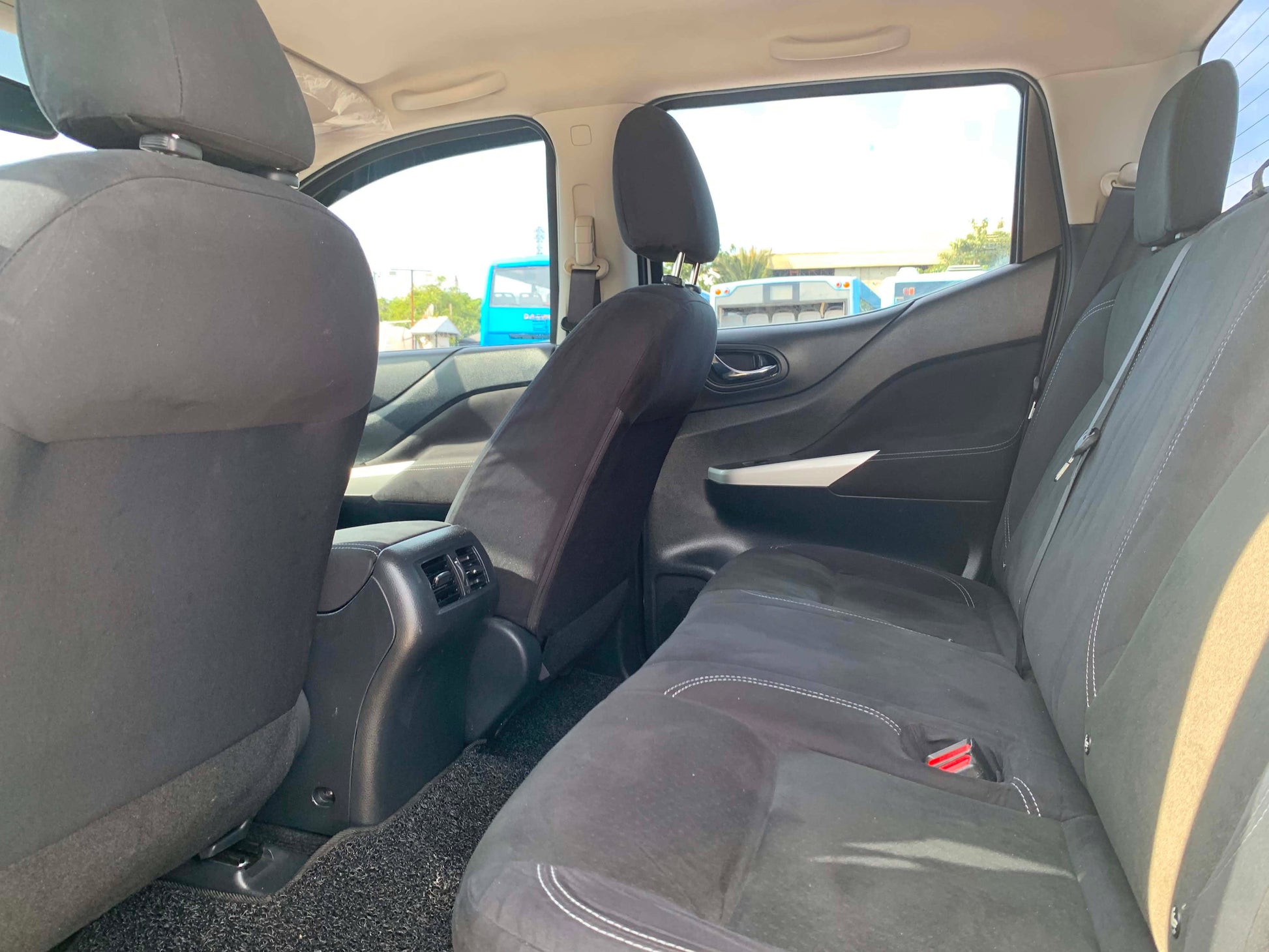 2019 NISSAN NAVARA 2.5L 4X2 EL AUTOMATIC TRANSMISSION Gold Aces Car Display Center