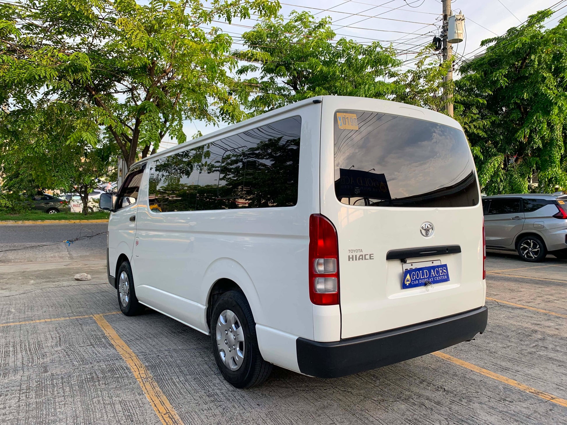 NEW ARRIVAL! 2017 TOYOTA HIACE COMMUTER 3.0L MANUAL TRANSMISSION Gold Aces Car Display Center