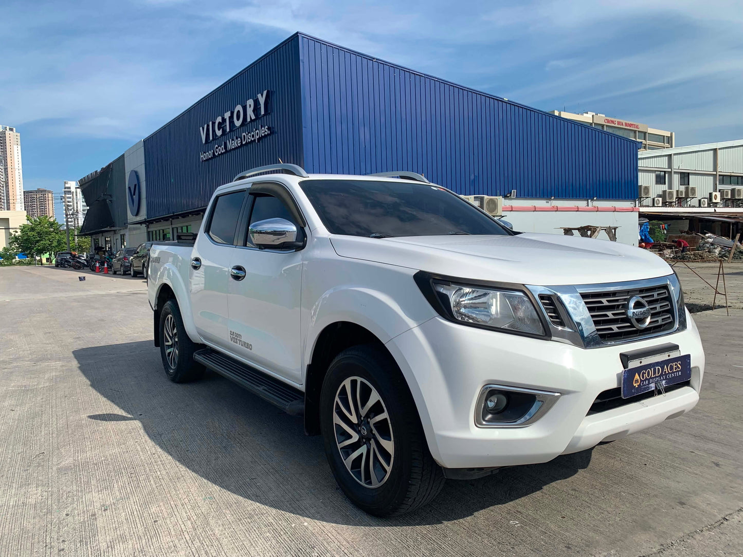2019 NISSAN NAVARA 2.5L 4X2 EL AUTOMATIC TRANSMISSION Gold Aces Car Display Center