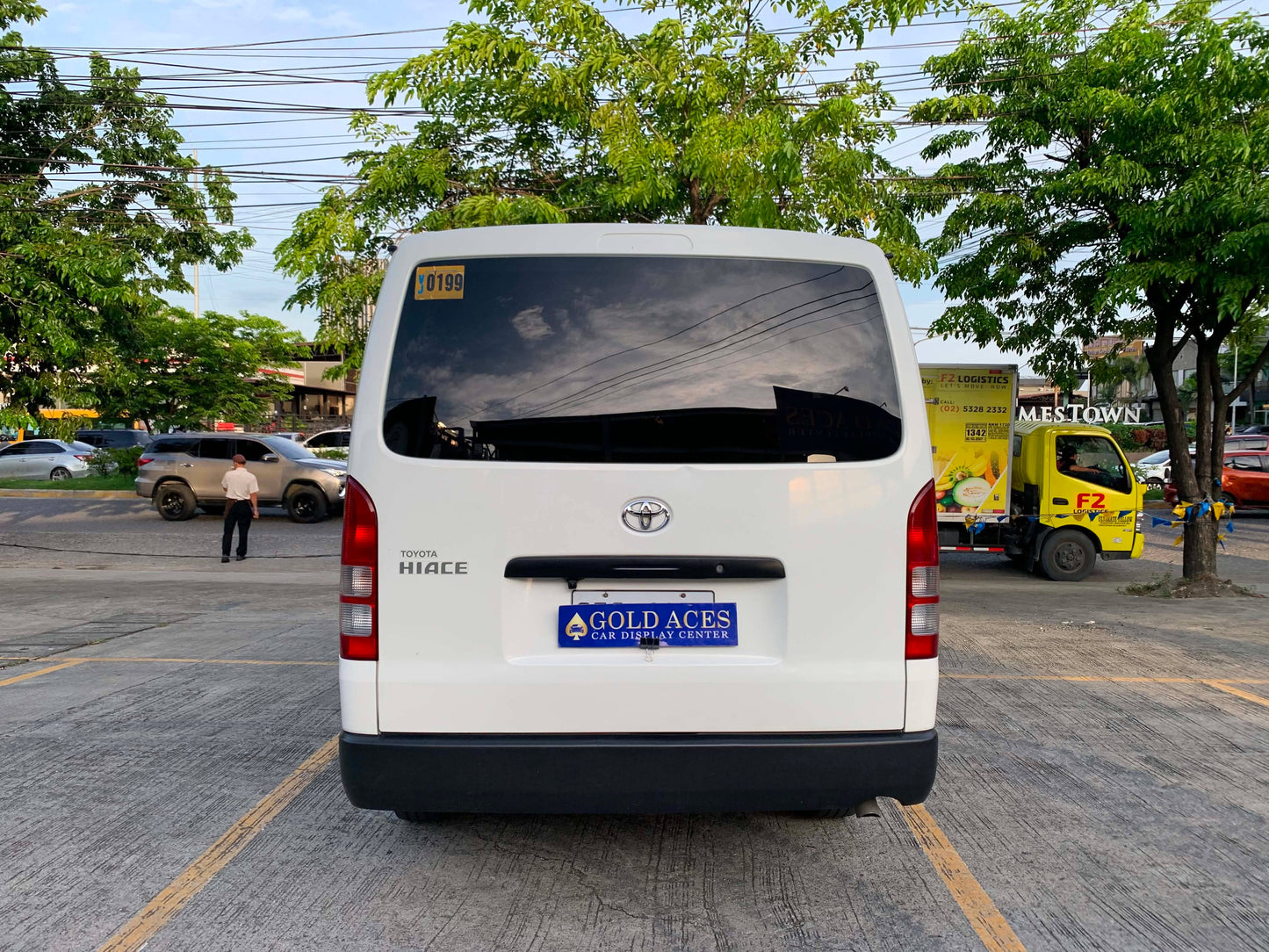 NEW ARRIVAL! 2017 TOYOTA HIACE COMMUTER 3.0L MANUAL TRANSMISSION Gold Aces Car Display Center