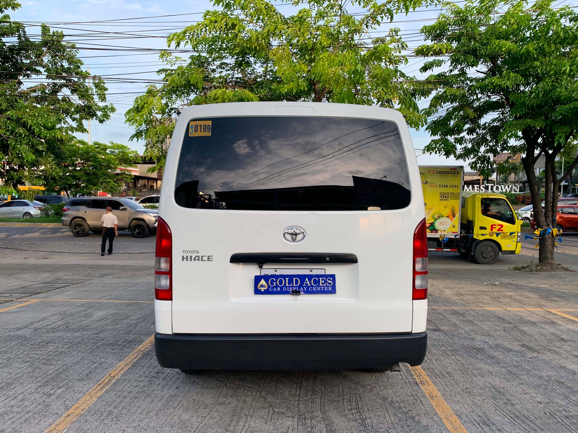 NEW ARRIVAL! 2017 TOYOTA HIACE COMMUTER 3.0L MANUAL TRANSMISSION Gold Aces Car Display Center