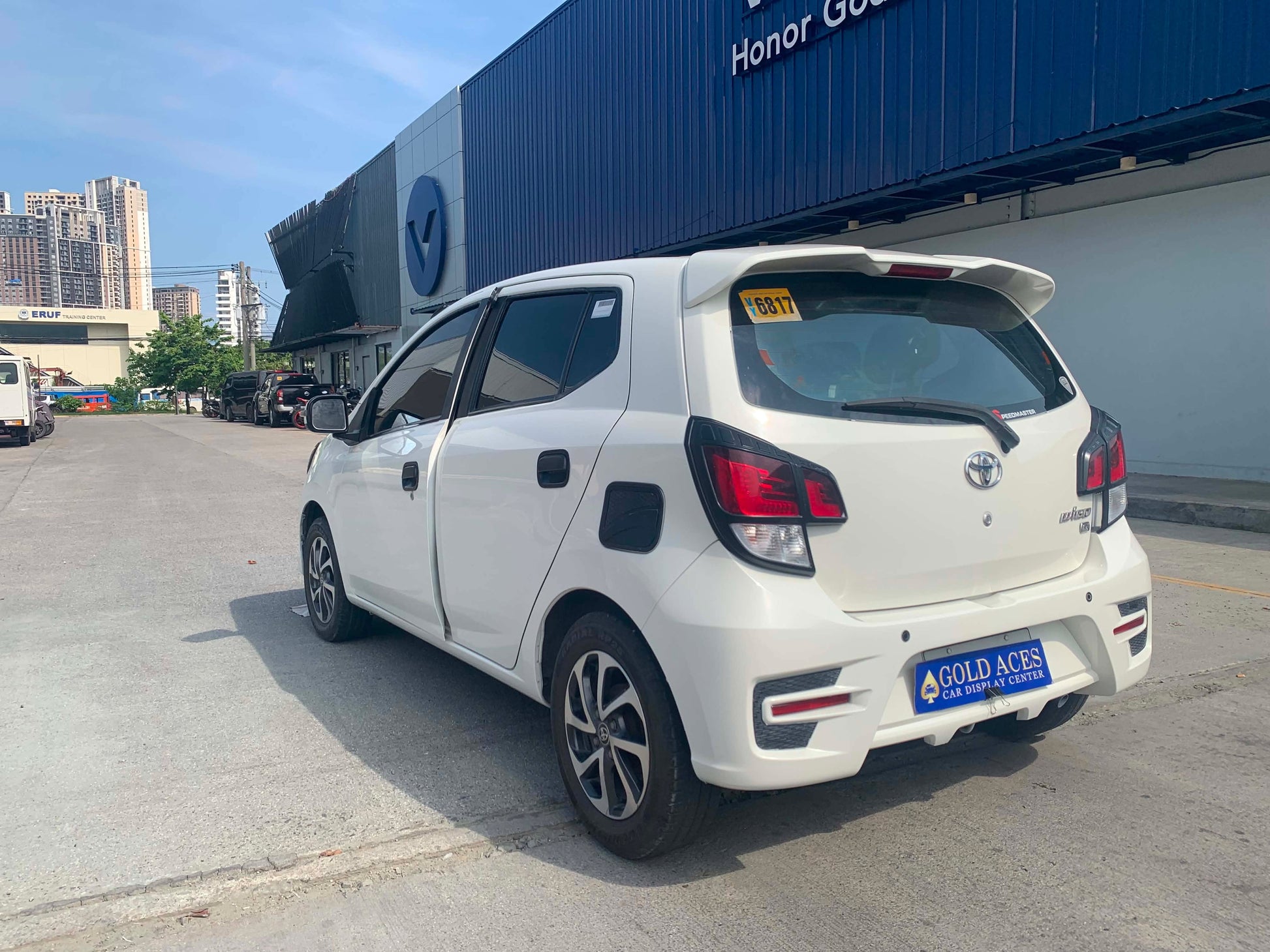 2017 TOYOTA WIGO G 1.0L  AUTOMATIC TRANSMISSION Gold Aces Car Display Center