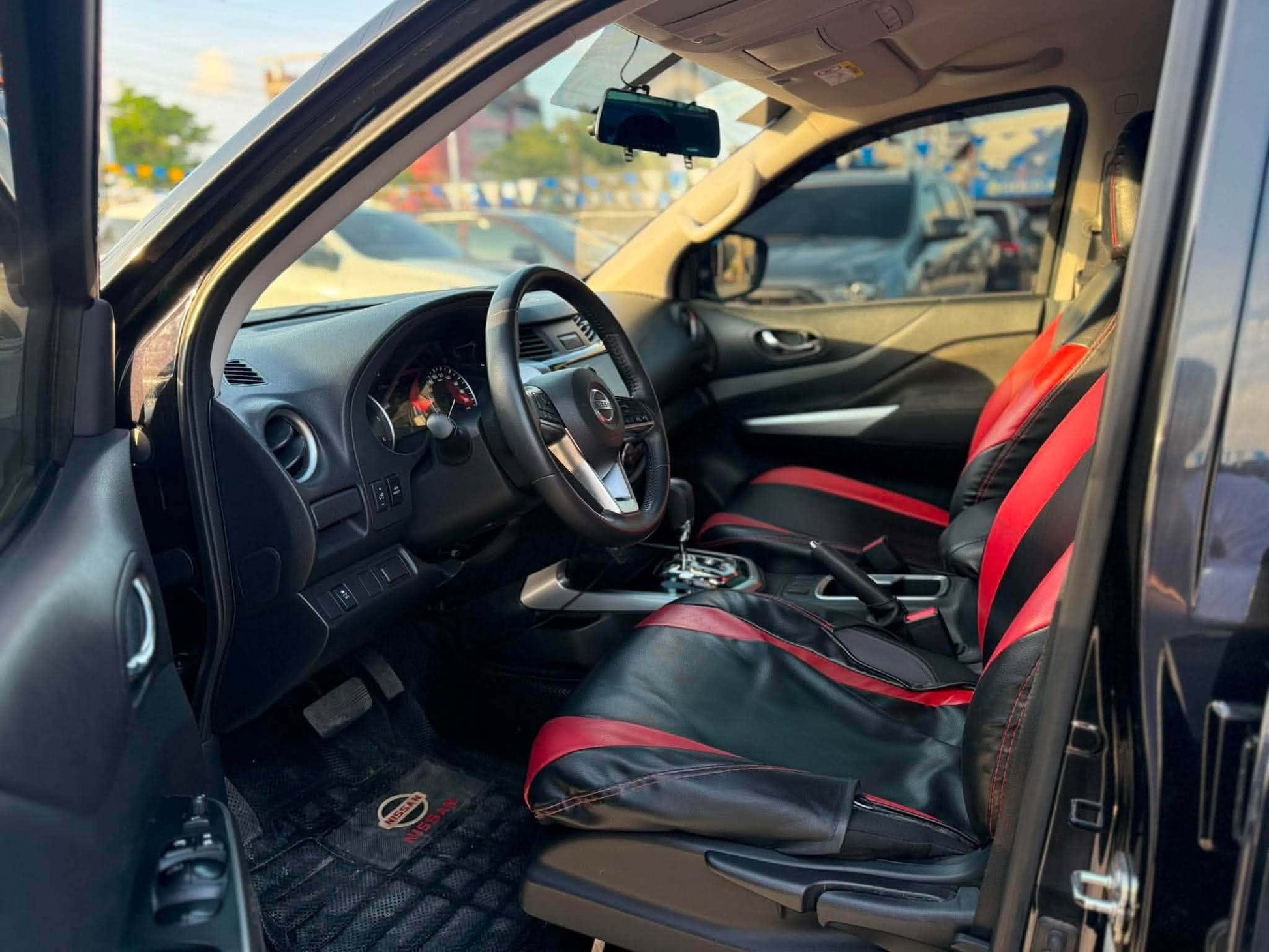 2022 NISSAN NAVARA 2.5L 4X2 VE AUTOMATIC TRANSMISSION Gold Aces Car Display Center