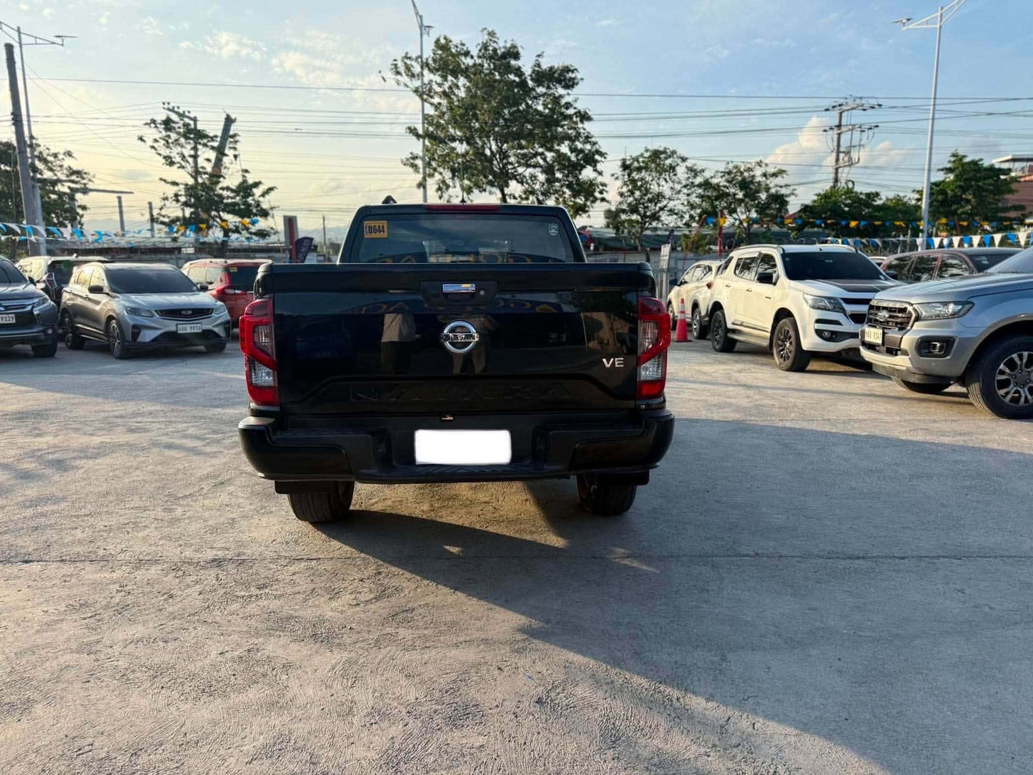 2022 NISSAN NAVARA 2.5L 4X2 VE AUTOMATIC TRANSMISSION Gold Aces Car Display Center