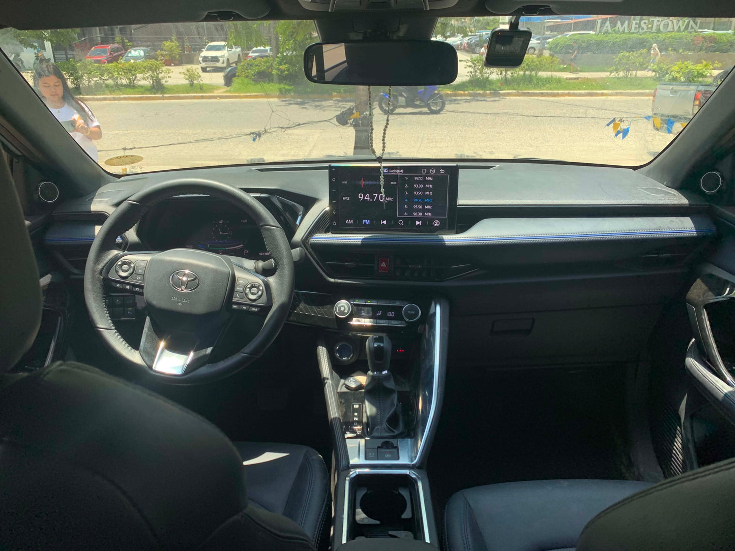 2025 TOYOTA YARIS CROSS S 1.5L HYBRID AUTOMATIC TRANSMISSION Gold Aces Car Display Center