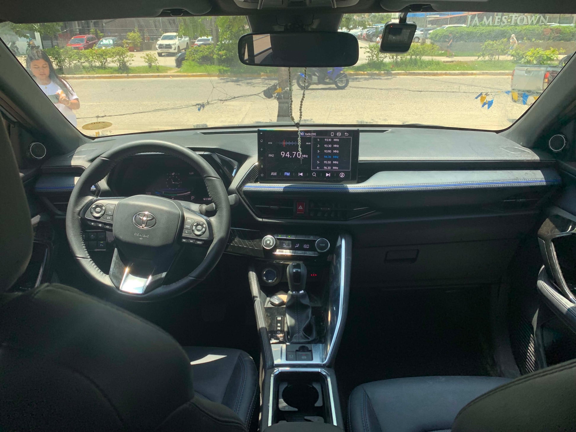 2025 TOYOTA YARIS CROSS S 1.5L HYBRID AUTOMATIC TRANSMISSION Gold Aces Car Display Center