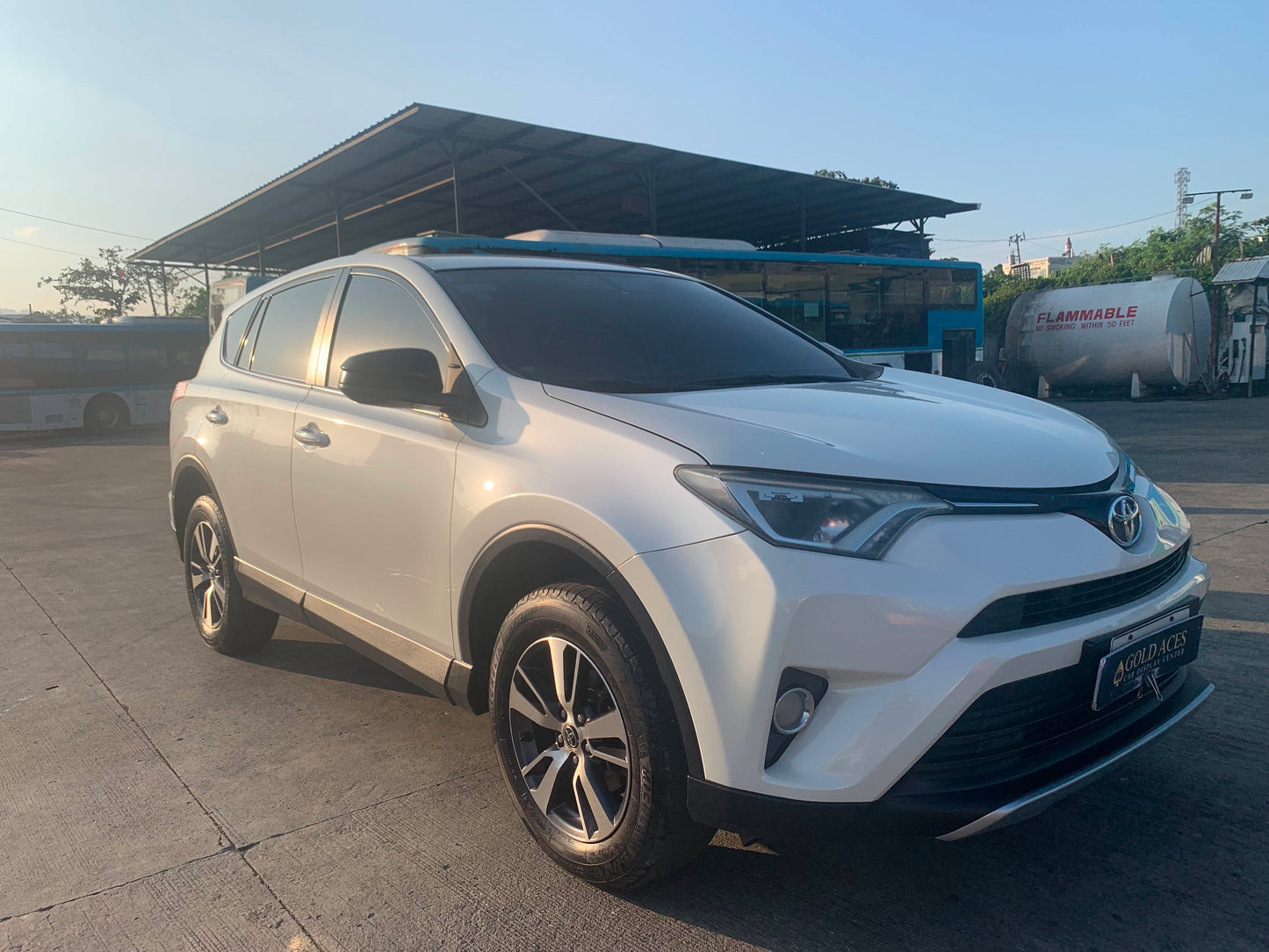 2016 TOYOTA RAV4 2.5L 4X2 AUTOMATIC TRANSMISSION Gold Aces Car Display Center