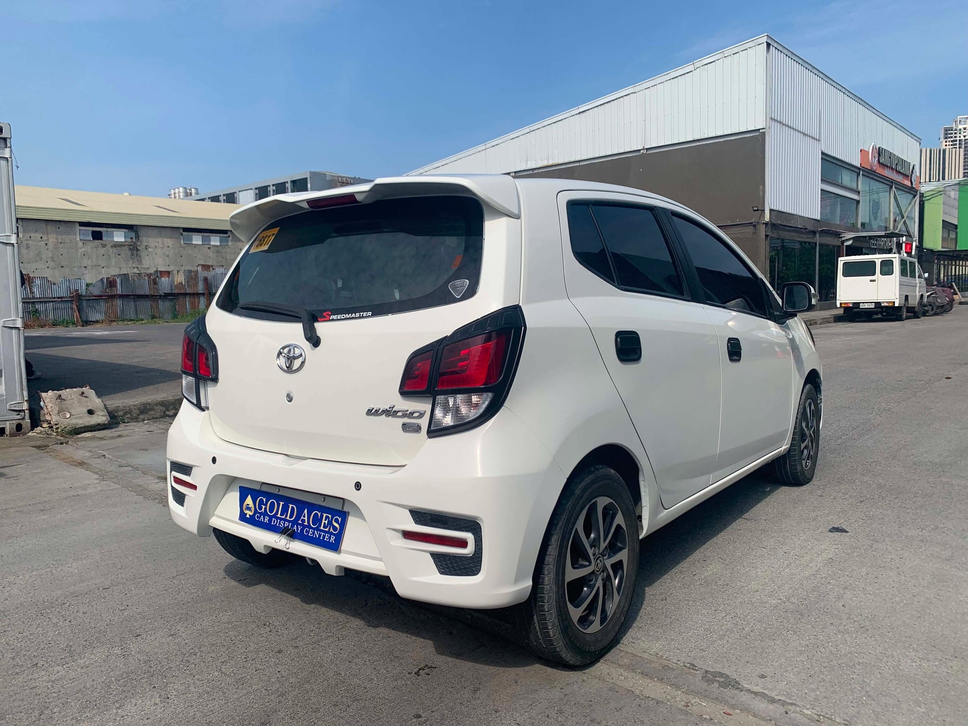 2017 TOYOTA WIGO G 1.0L  AUTOMATIC TRANSMISSION Gold Aces Car Display Center