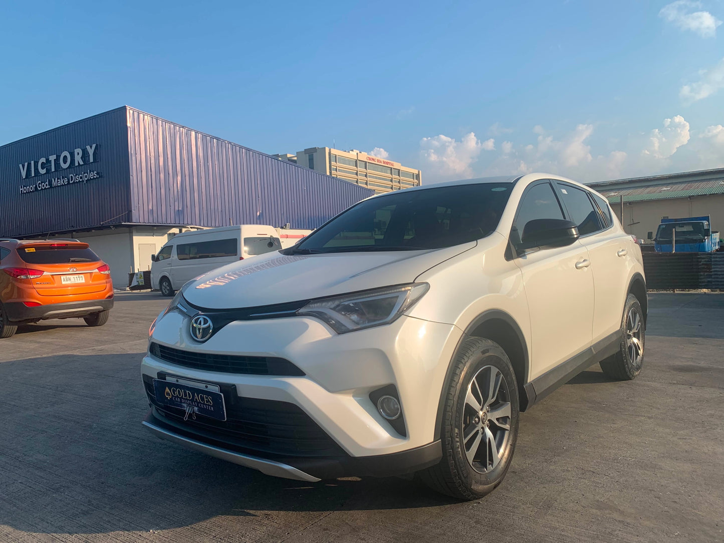 2016 TOYOTA RAV4 2.5L 4X2 AUTOMATIC TRANSMISSION Gold Aces Car Display Center