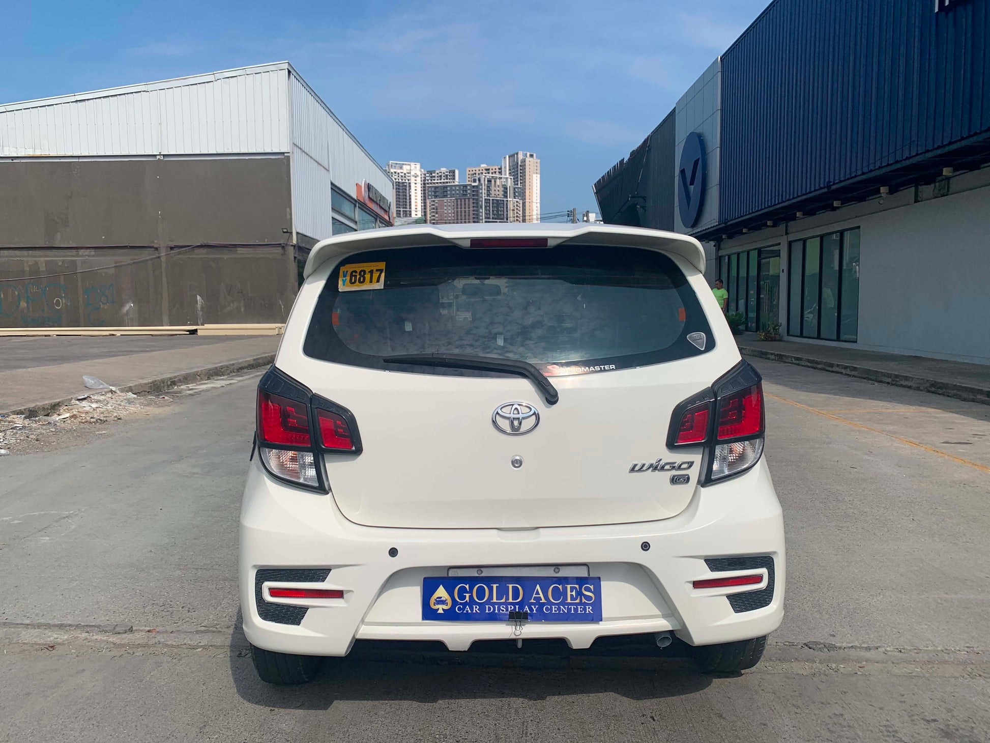 2017 TOYOTA WIGO G 1.0L  AUTOMATIC TRANSMISSION Gold Aces Car Display Center